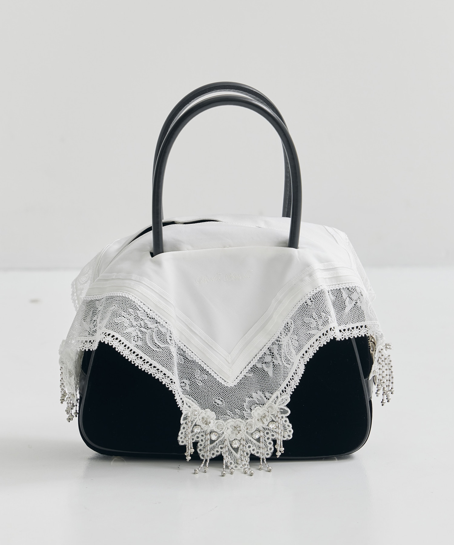 White handkerchief handbag tanakadaisuke