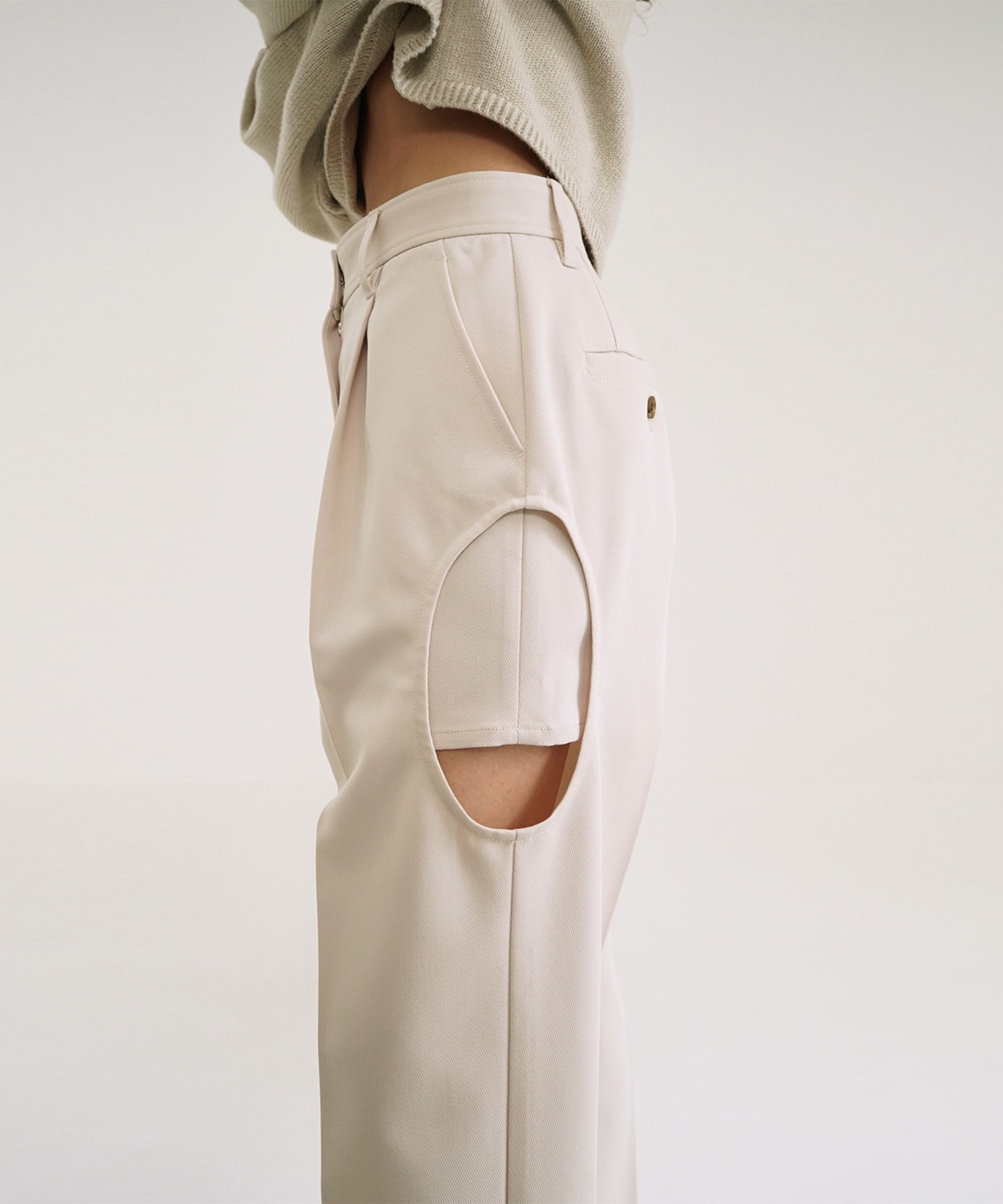 SIDE CIRCLE CUT PANTS CLANE