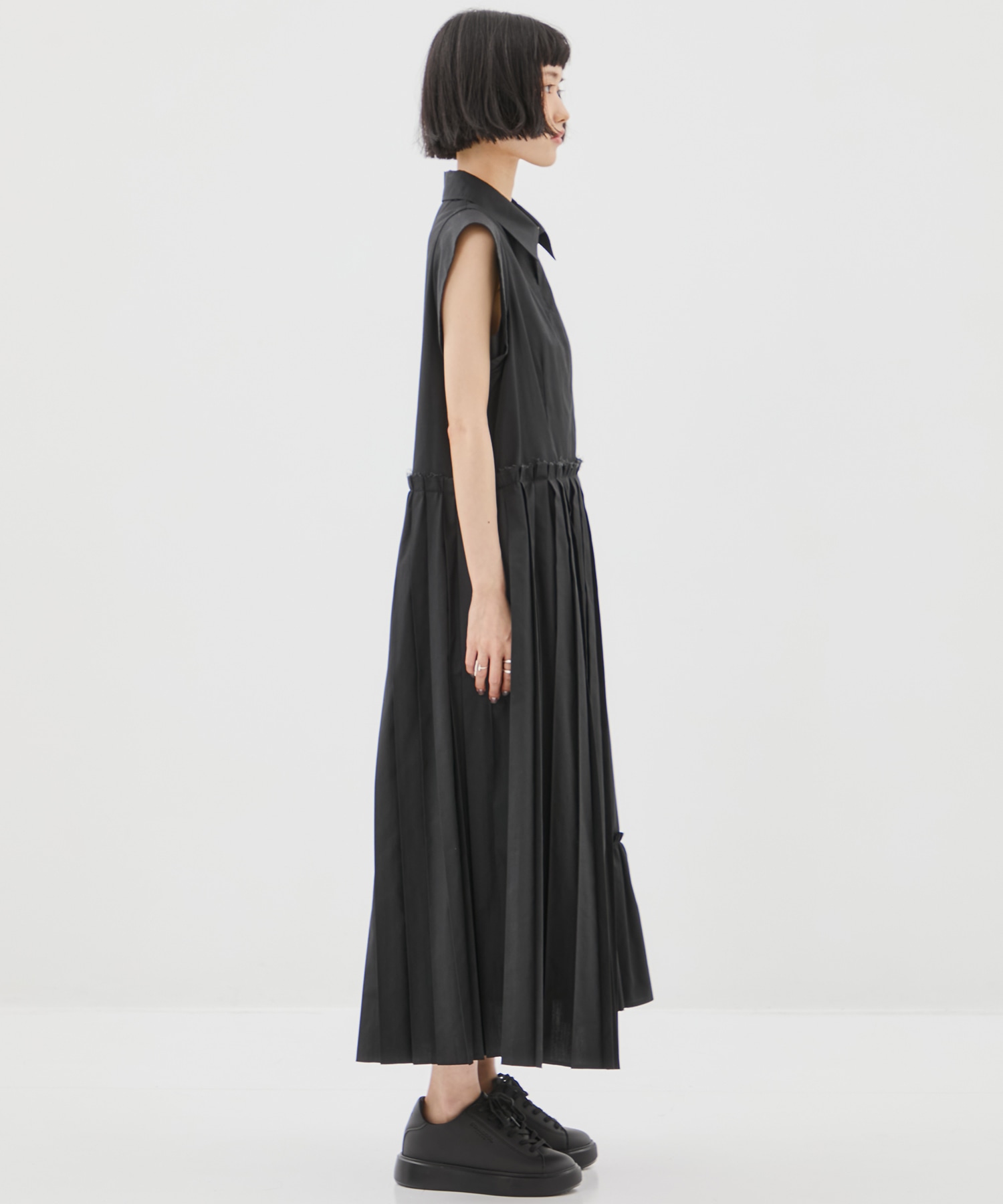 Asymmetry pleats one-piece STUDIOUS