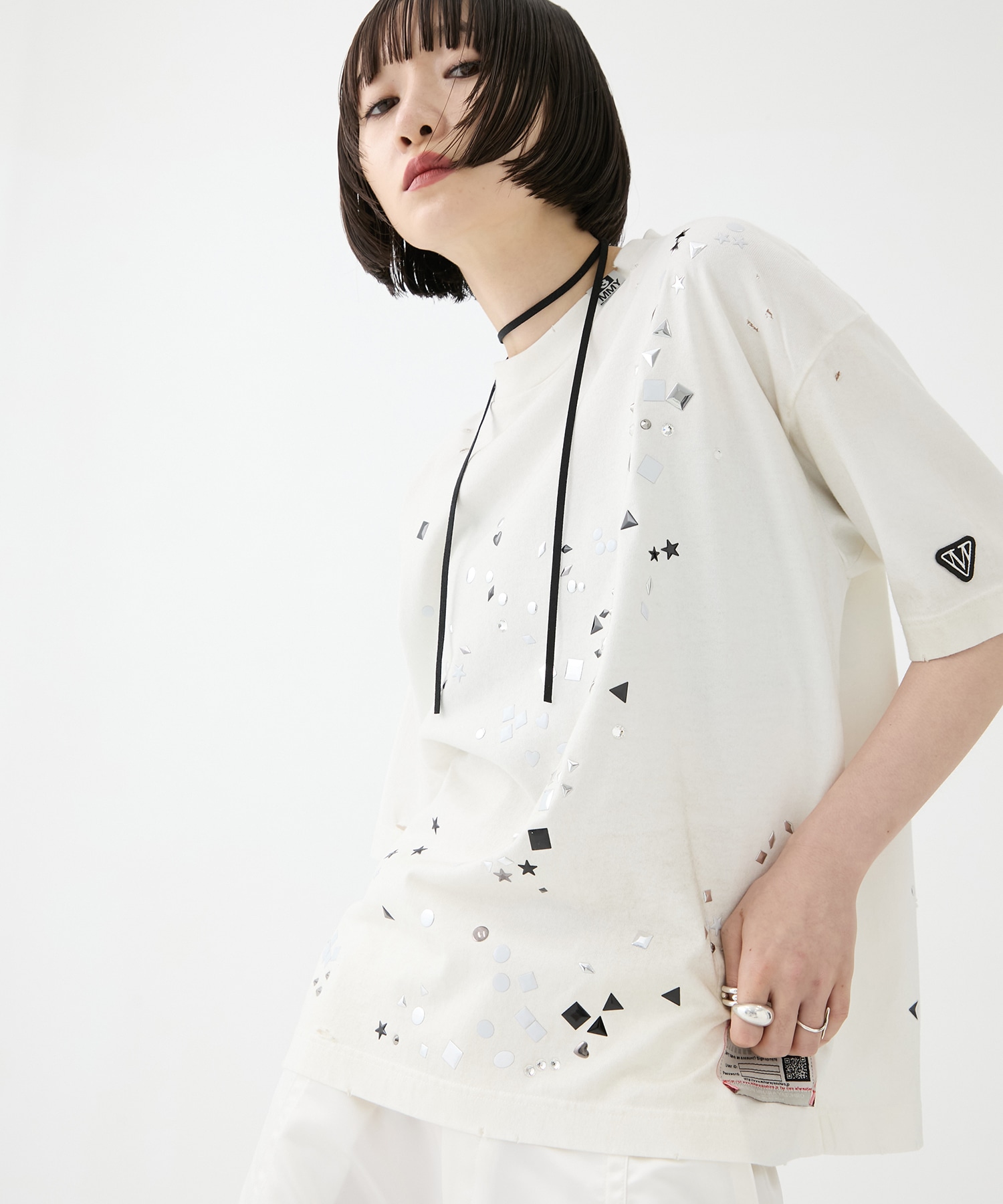EMBELLISHED DISTRESSED TEE Maison MIHARA YASUHIRO