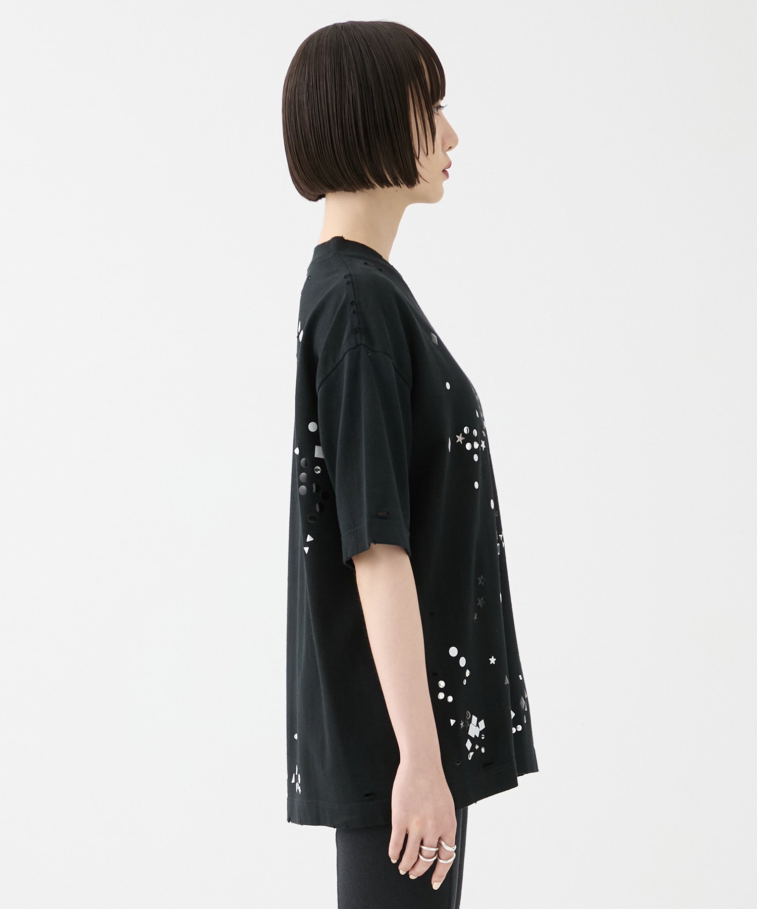 EMBELLISHED DISTRESSED TEE Maison MIHARA YASUHIRO