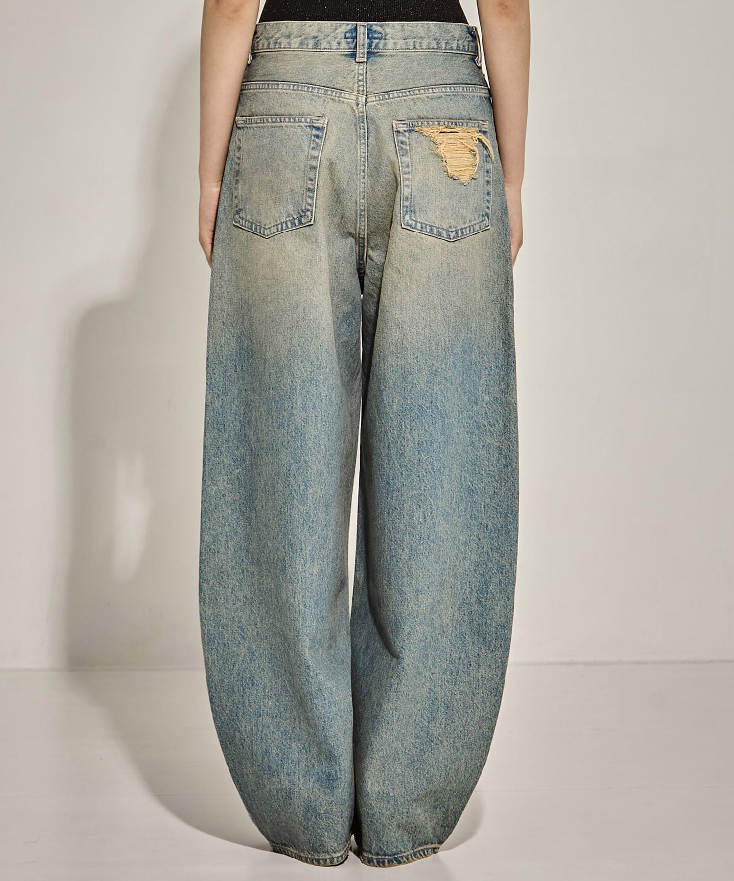 Damaged Barrel Leg Jeans STUDIOUS