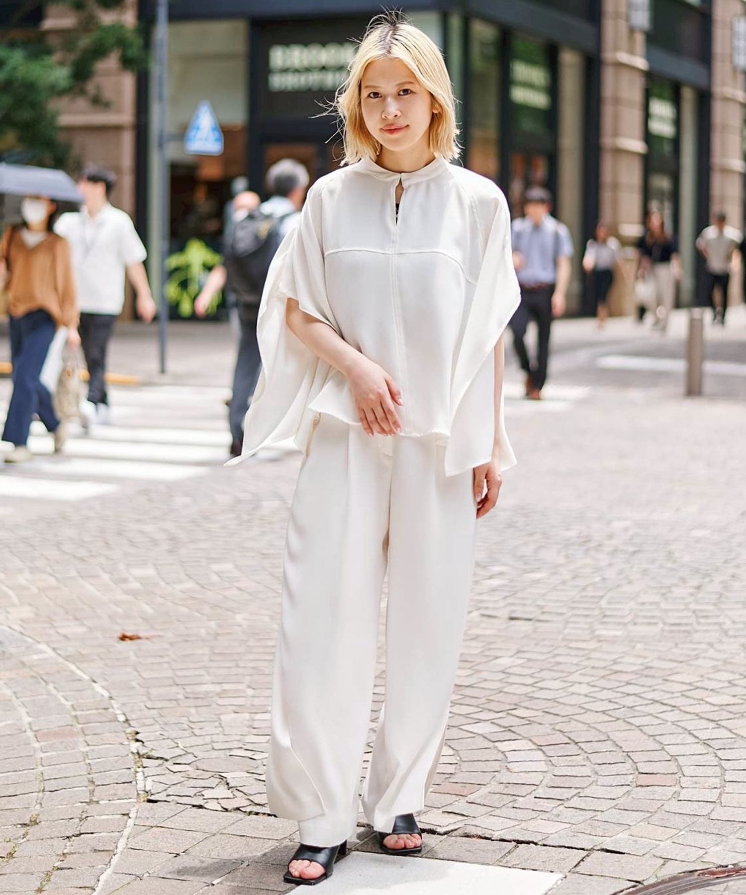 BACK SATIN SIDE SLIT PANTS STUDIOUS