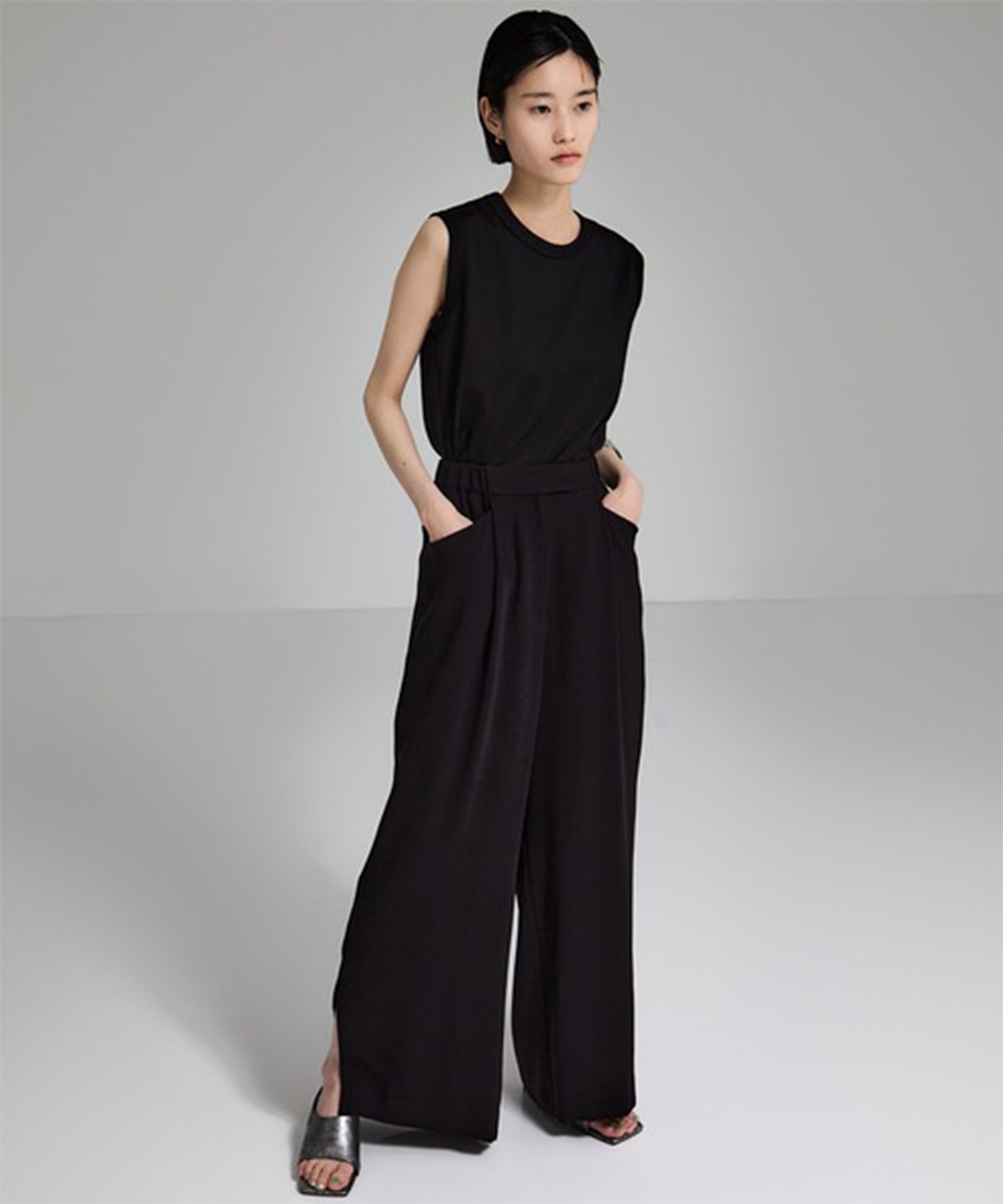 BACK SATIN SIDE SLIT PANTS STUDIOUS