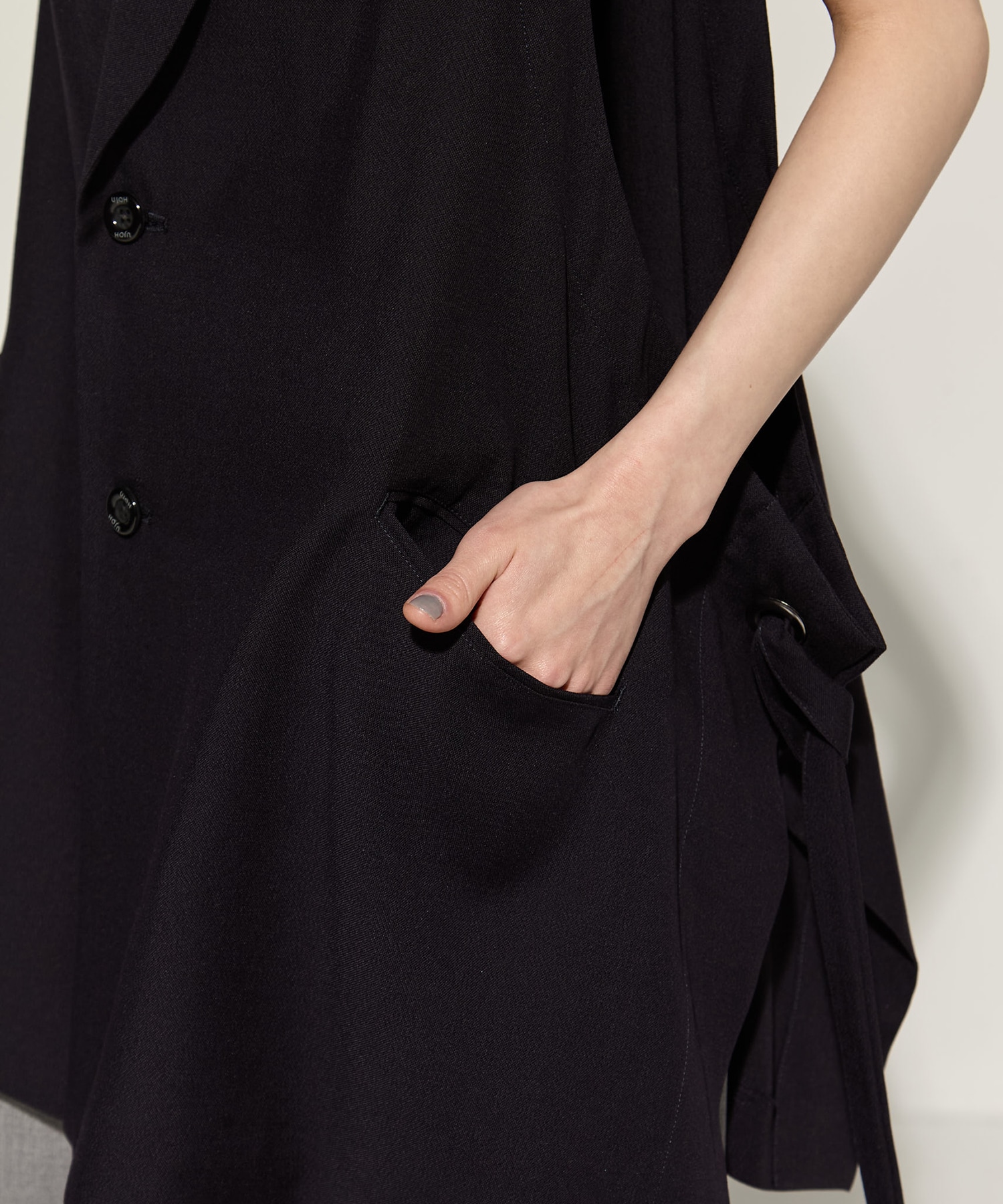 Side Eyelet Vest UJOH