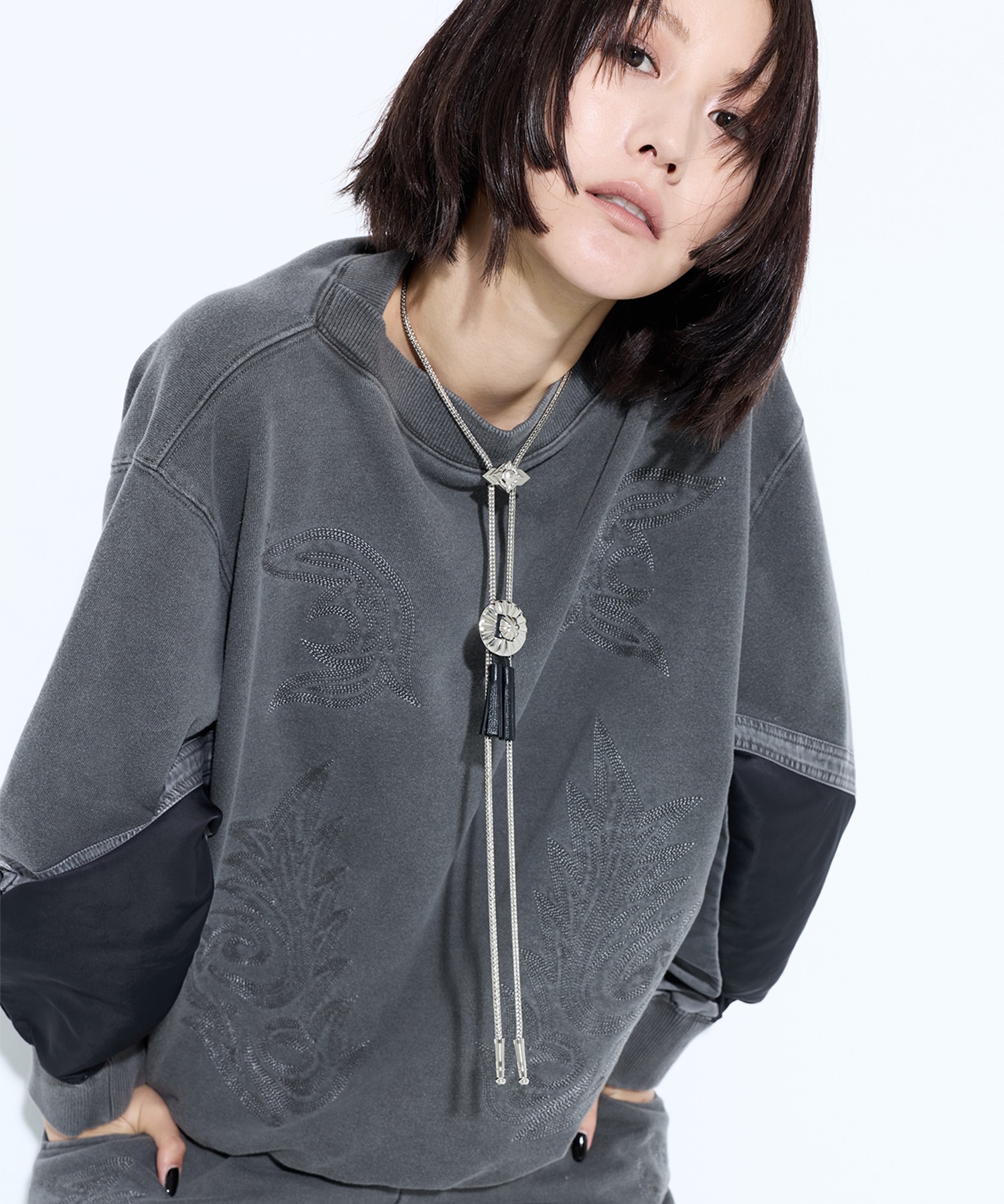 Metal loop tie TOGA