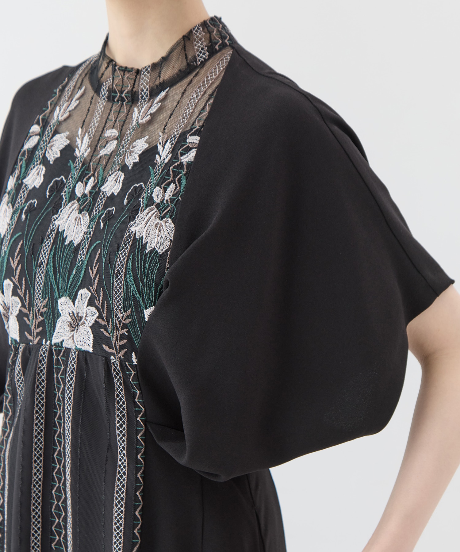 Classic lace dress MURRAL