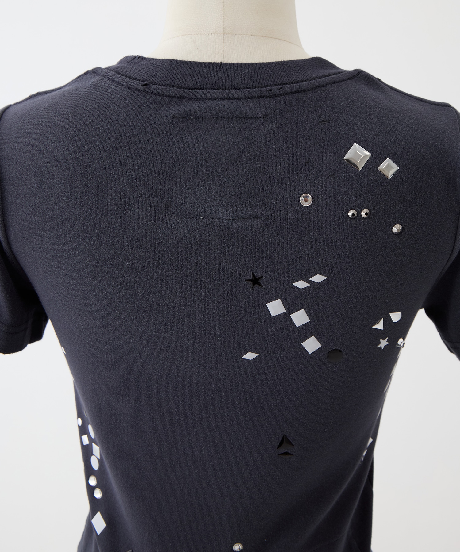 EMBELLISHED STICKER TEE Maison MIHARA YASUHIRO