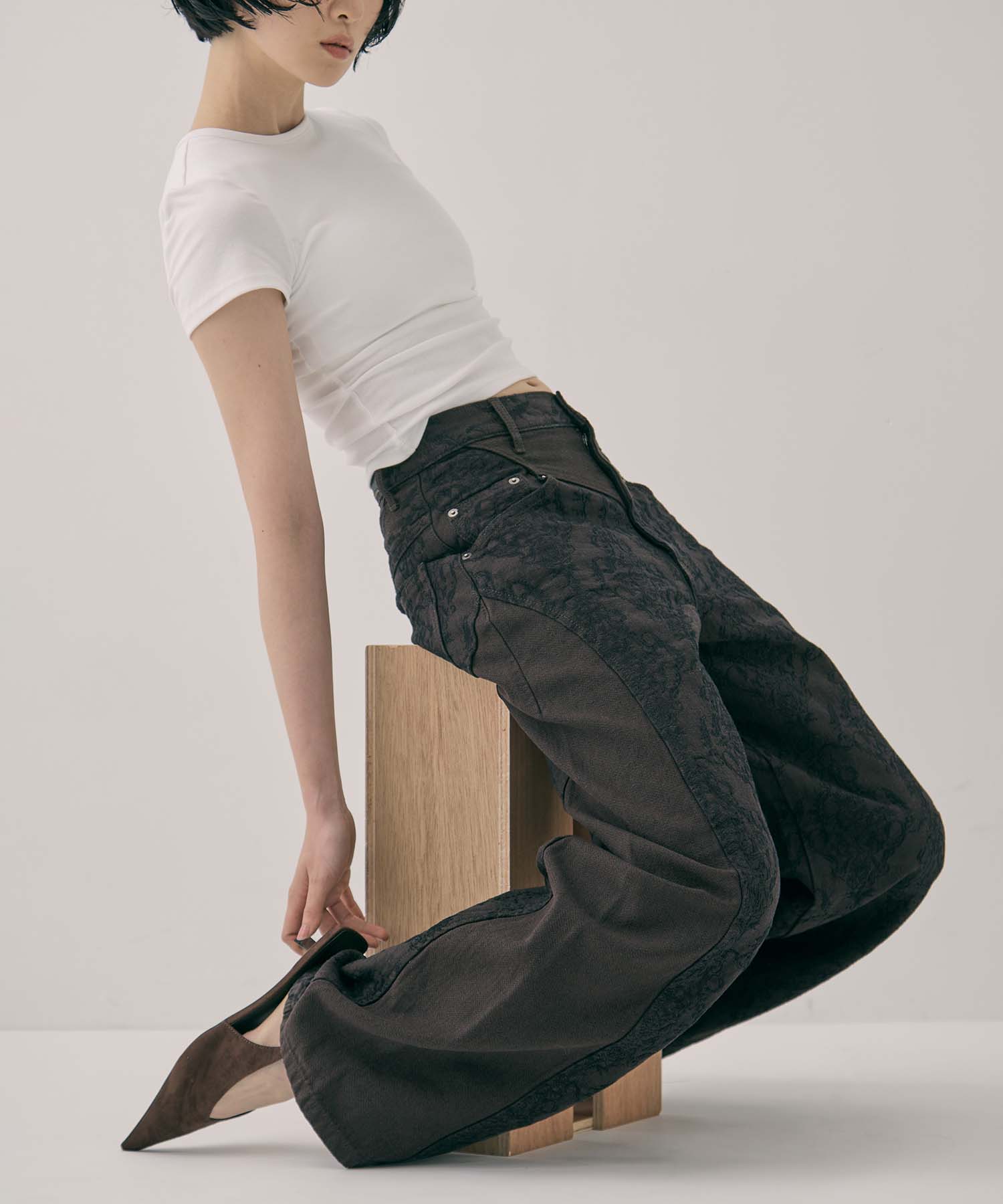 別注 DAMASK-PRINT DENIM CURVE-FIT HIGH-RISE JEANS FETICO
