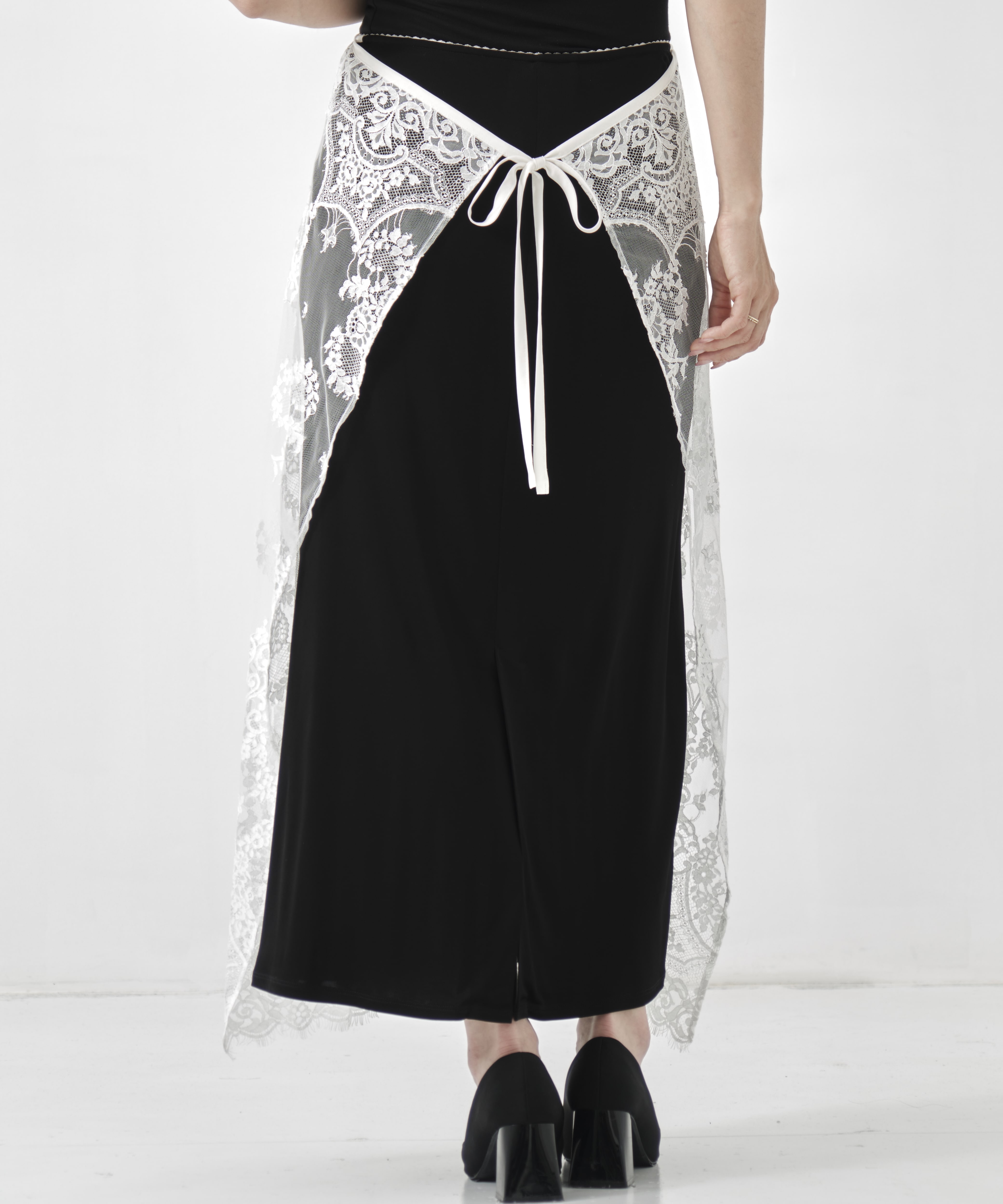 EMBROIDERED LACE SKIRT 