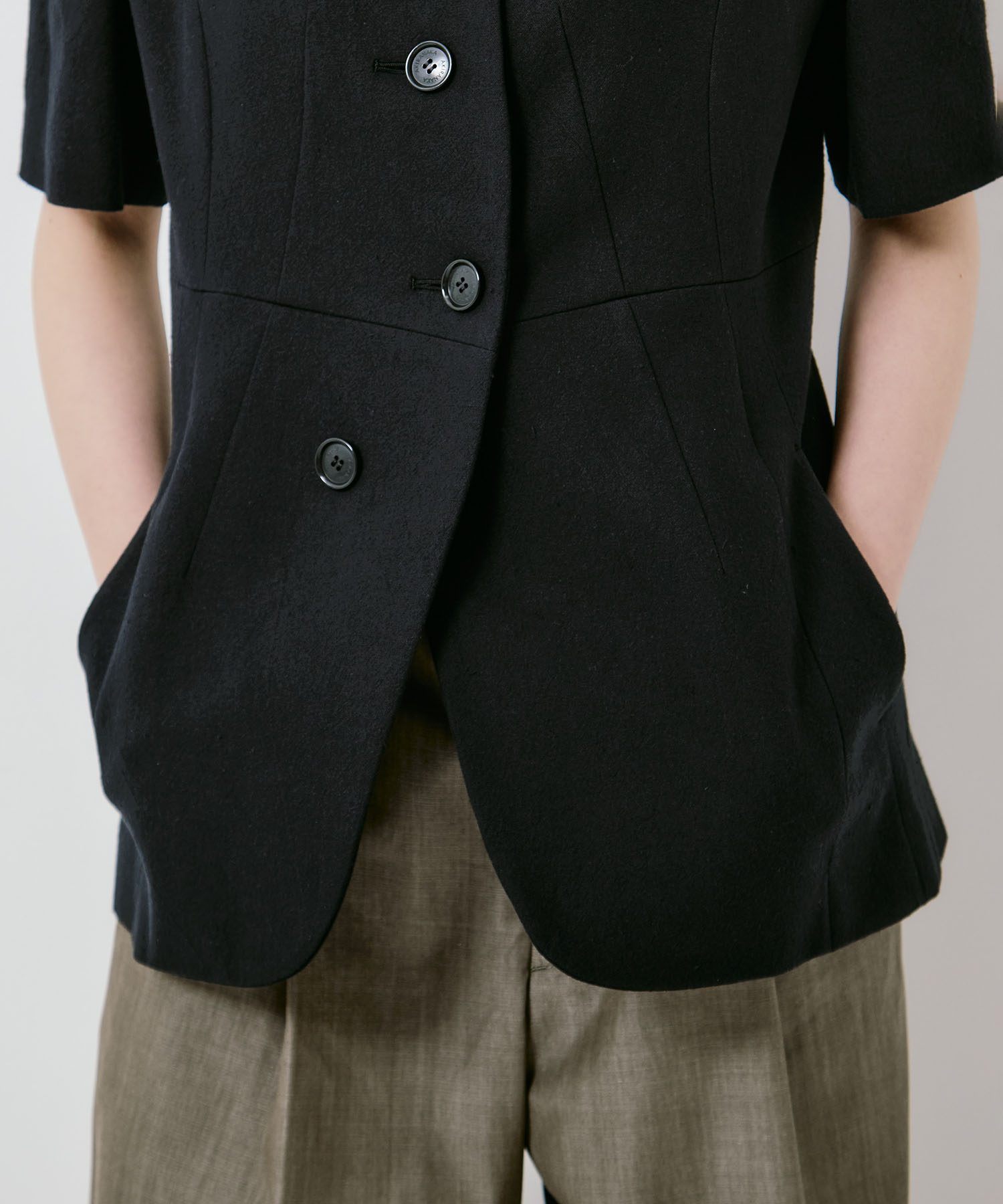 Sesilia half sleeve jacket AKIRANAKA