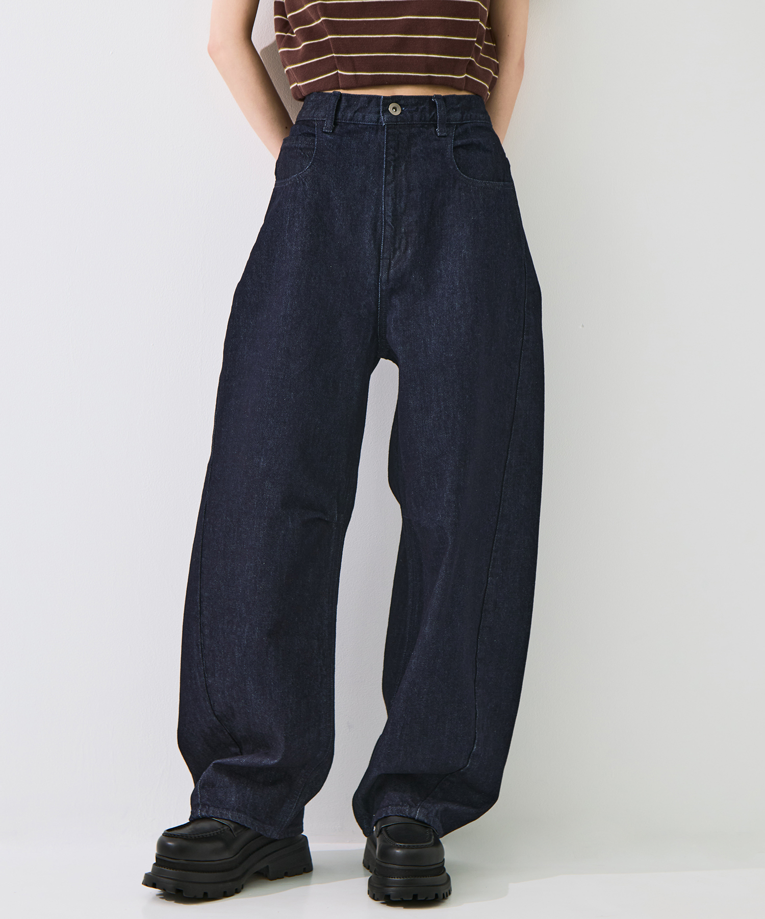 Damaged Barrel Leg Jeans STUDIOUS