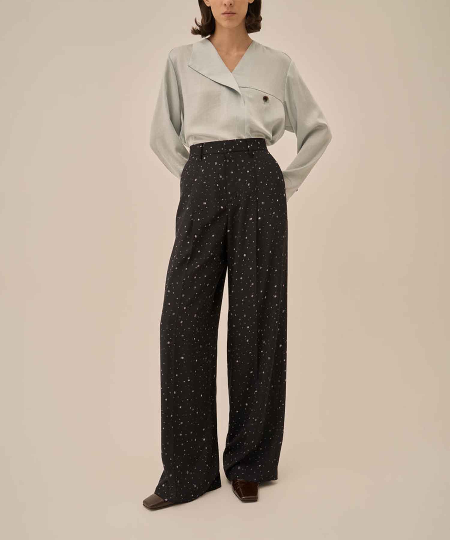 Karina tuck pants AKIRANAKA