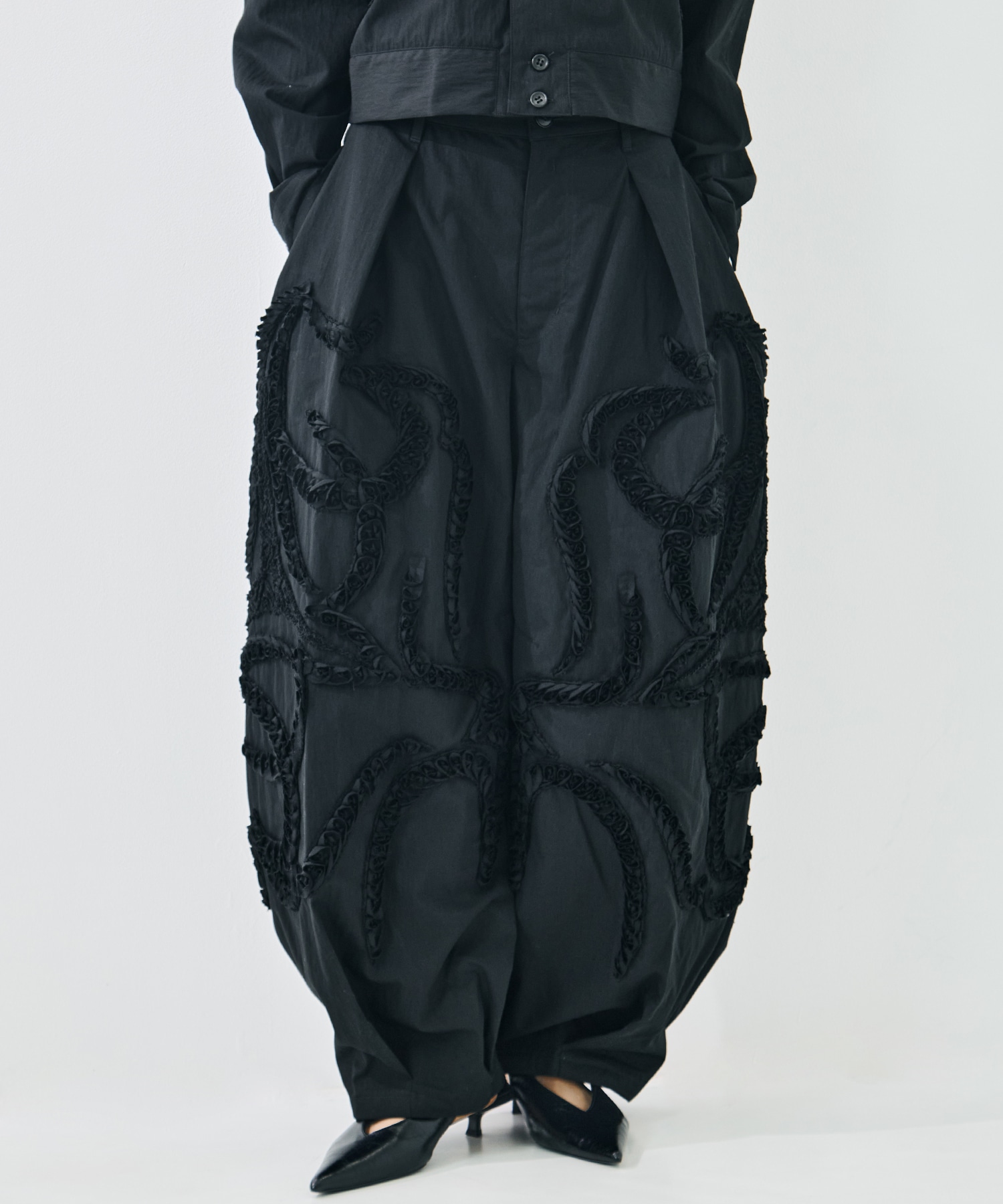 WIDE TATOO EMBROIDERY PANTS TAAKK