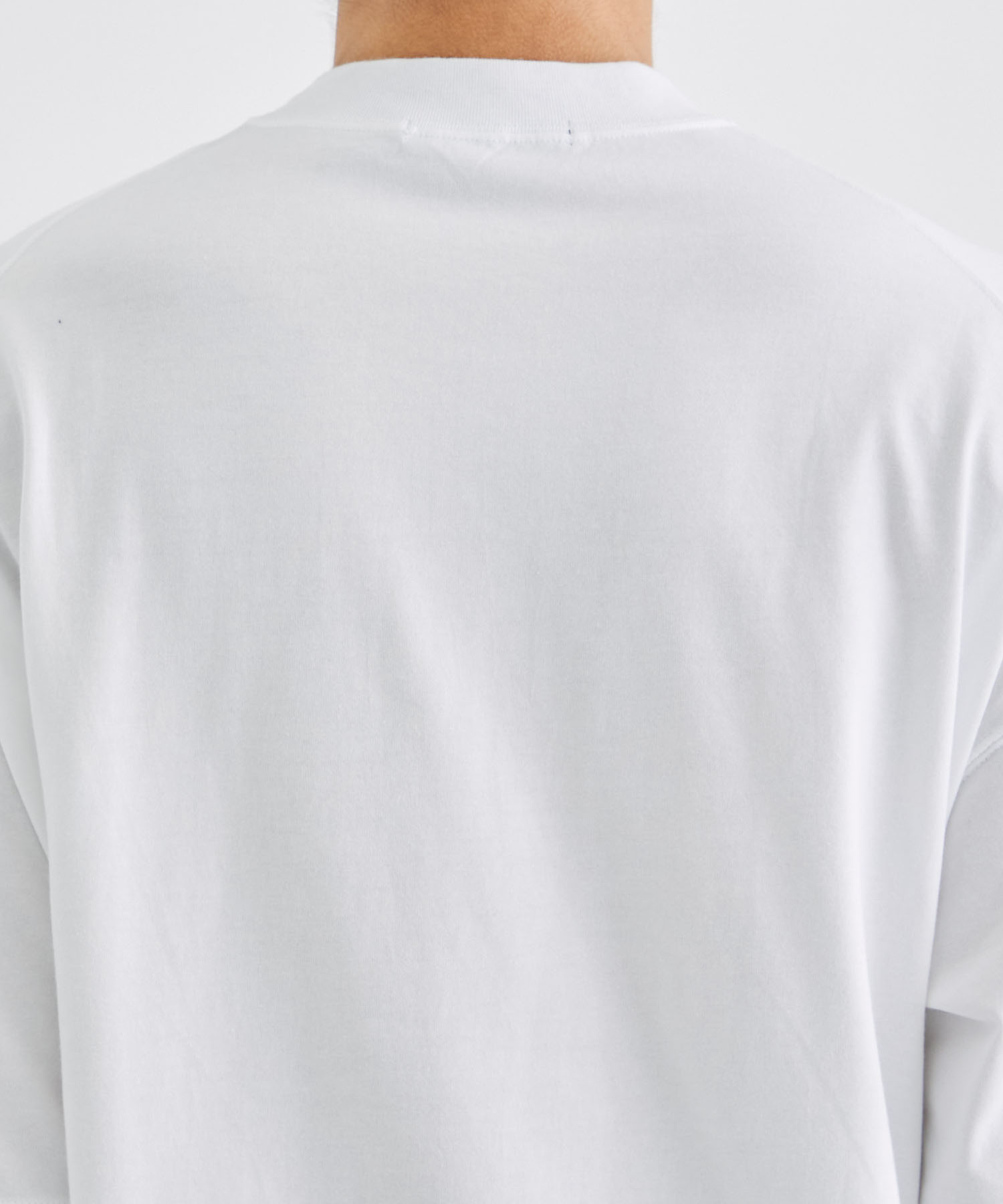 PHOTO DESIGN TEE Embrace B ALMOSTBLACK