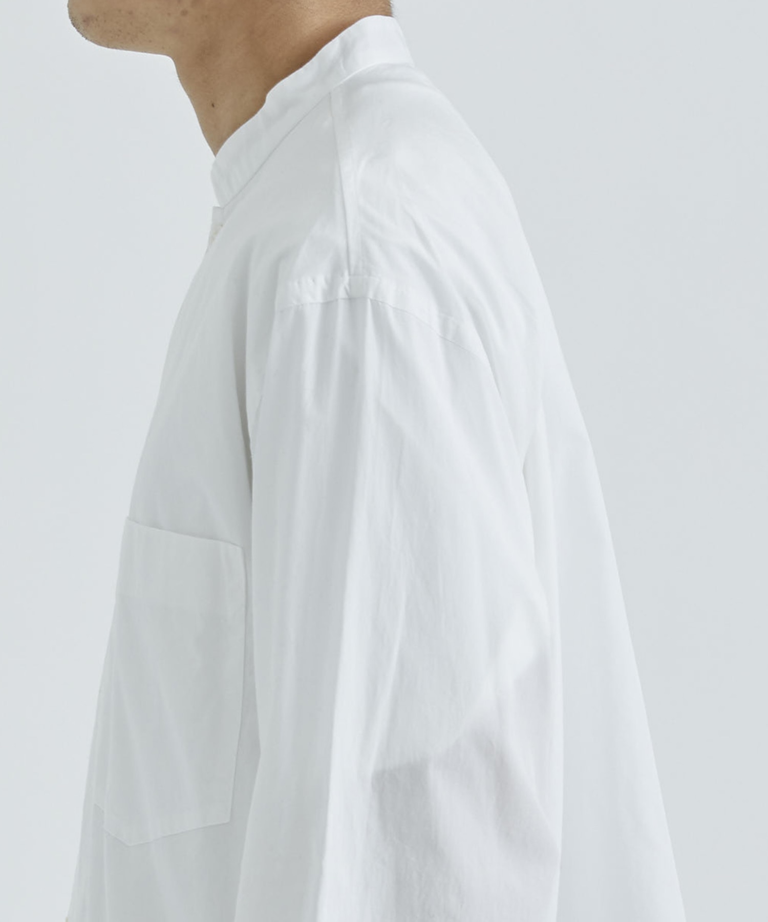 Chambray Stand Collar Cuffless Shirt(2 WHITE): blurhms: MENS