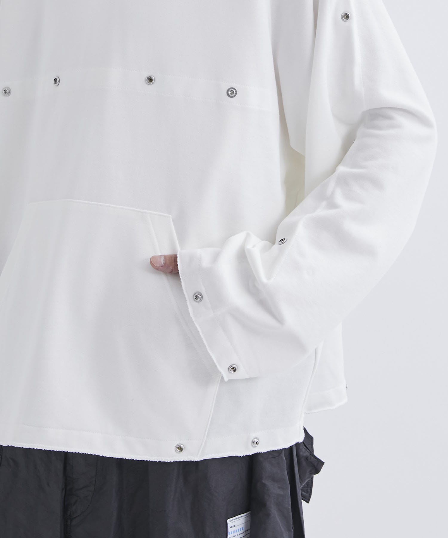 DOT BUTTON ADJUSTMENT SWEAT PARKER ALMOSTBLACK