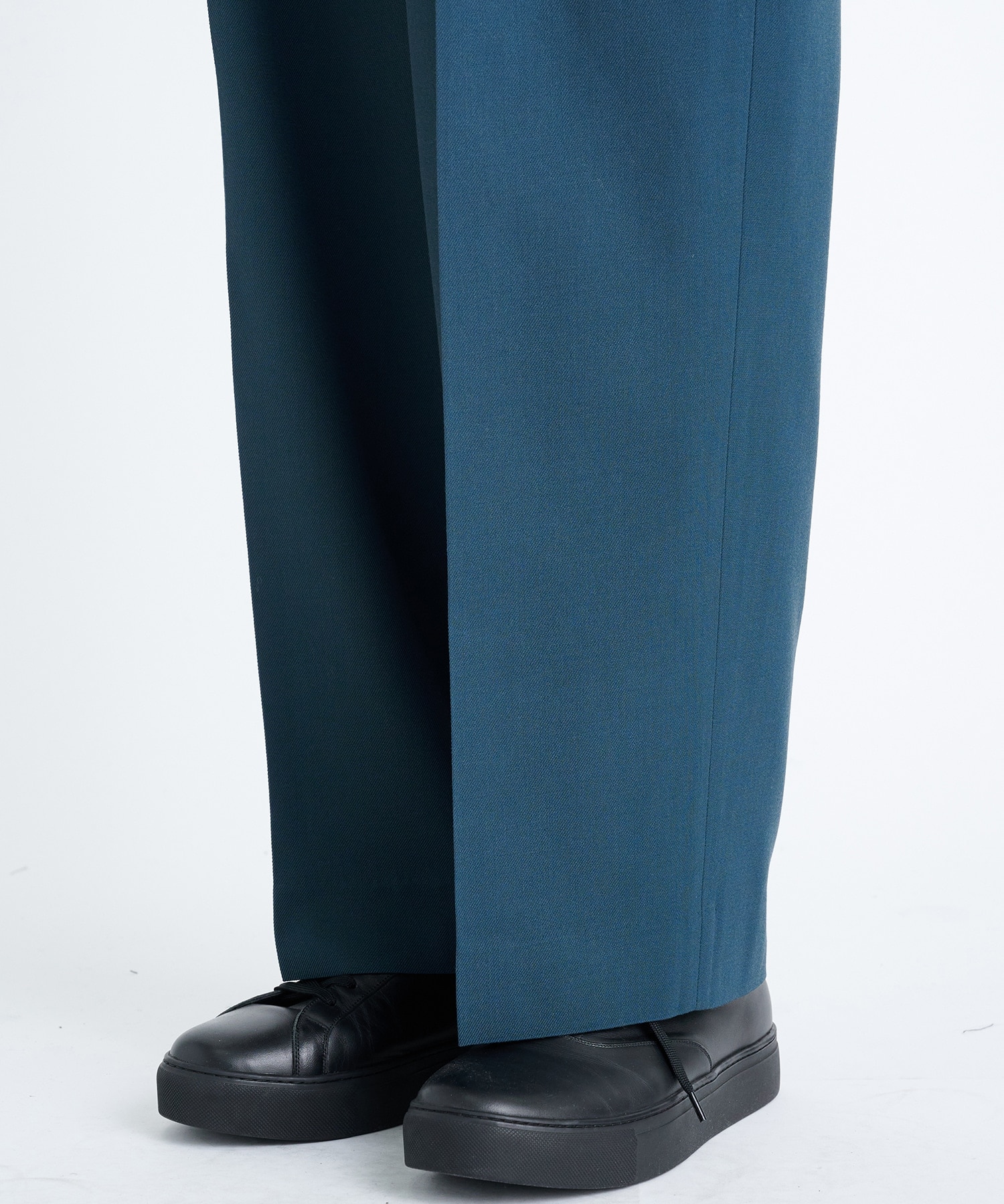 DOUBLE PLEATED TROUSERS｜MARKAWARE