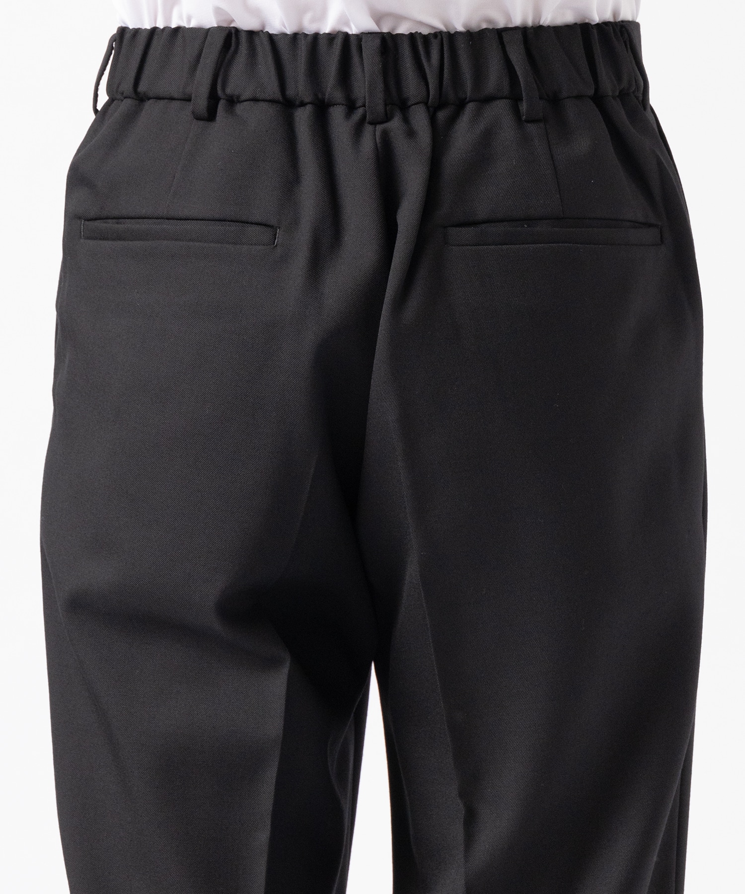 ONE TUCK TAPERED TROUSERS MARKAWARE/marka