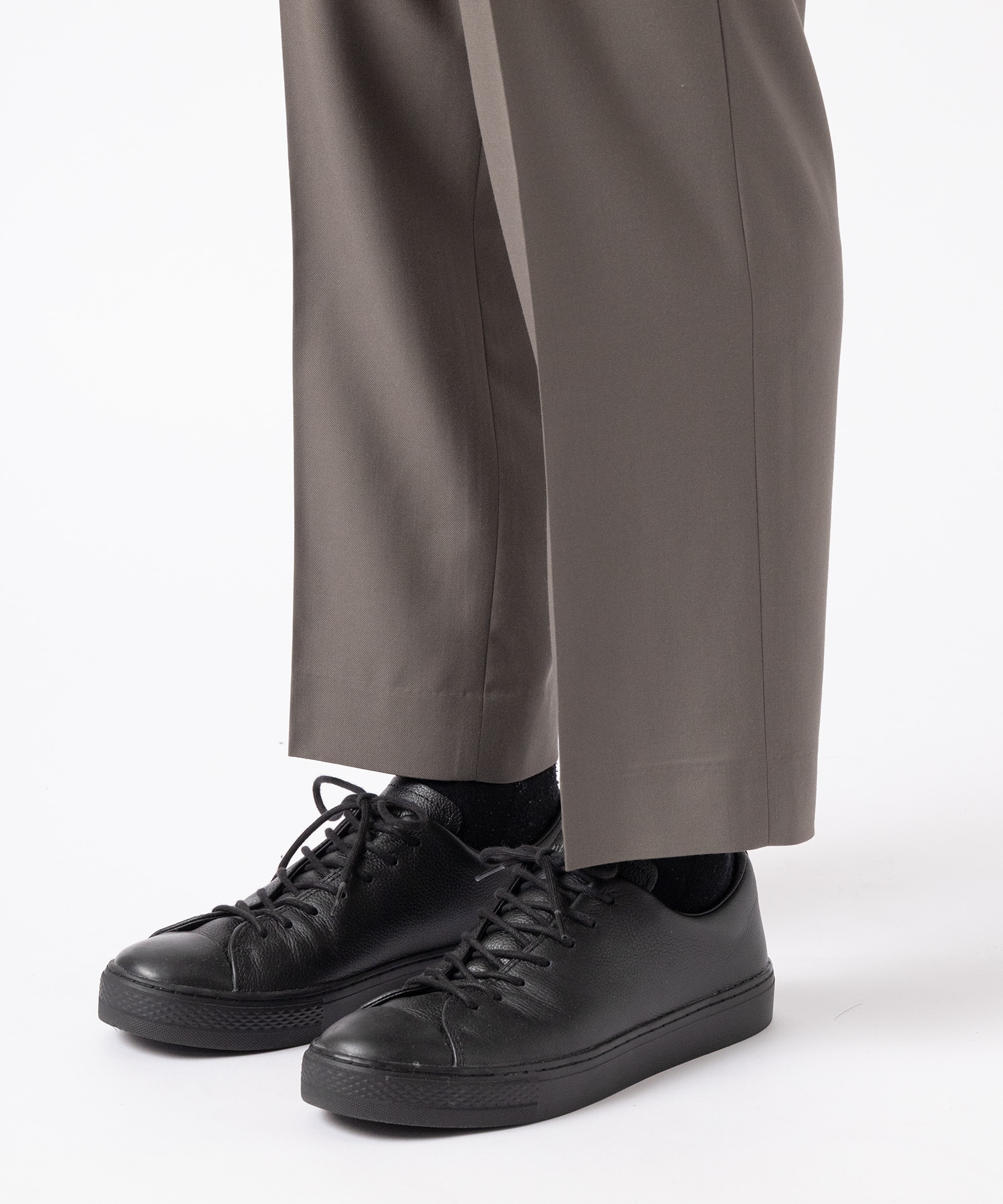 ONE TUCK TAPERED TROUSERS MARKAWARE/marka