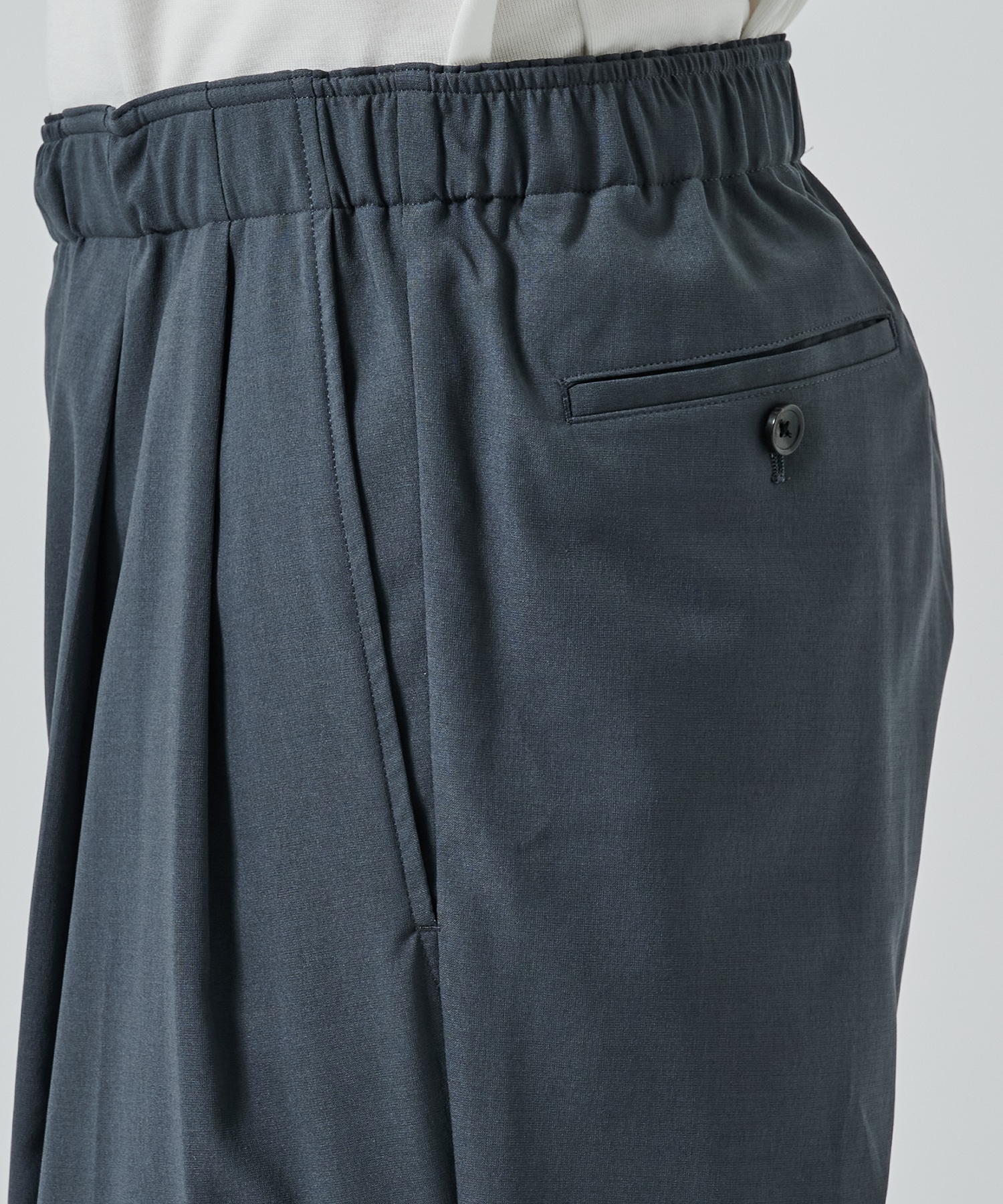 〈別注〉TWO TUCK EASY TROUSERS MARKAWARE/marka