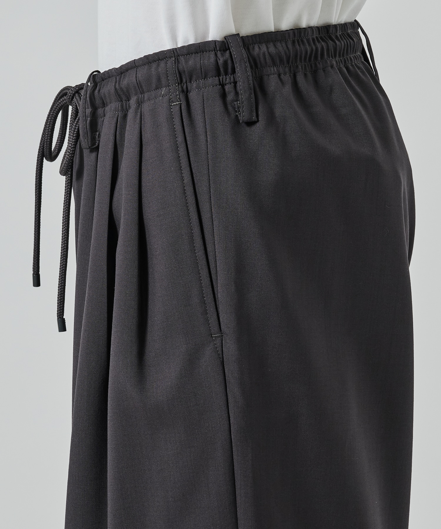 TRIPLE PLEATED EASY TROUSERS 