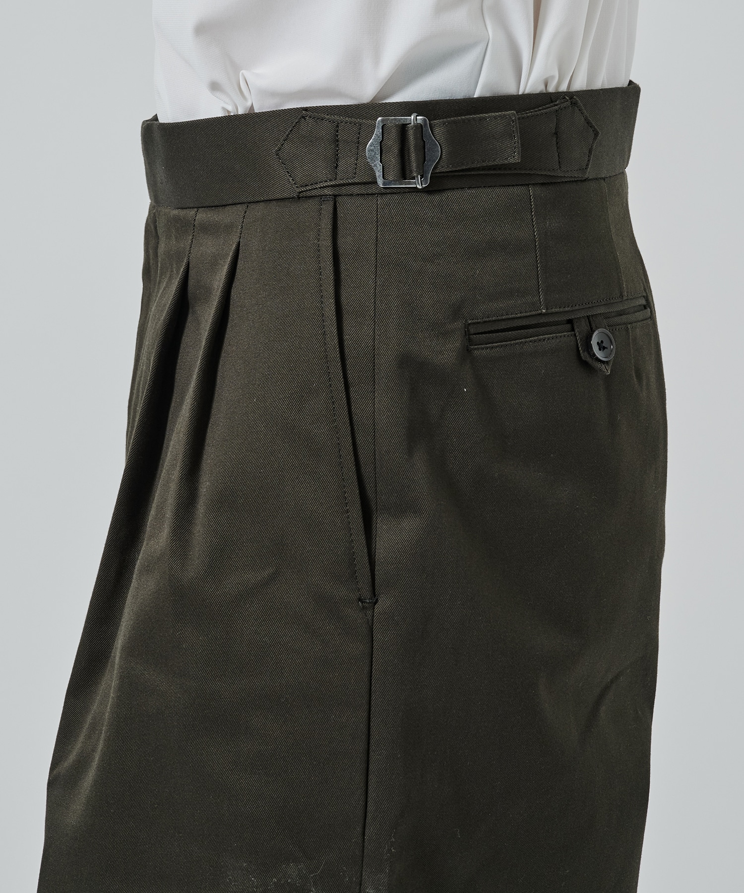 TWO TUCK CROPPED TROUSERS MARKAWARE/marka