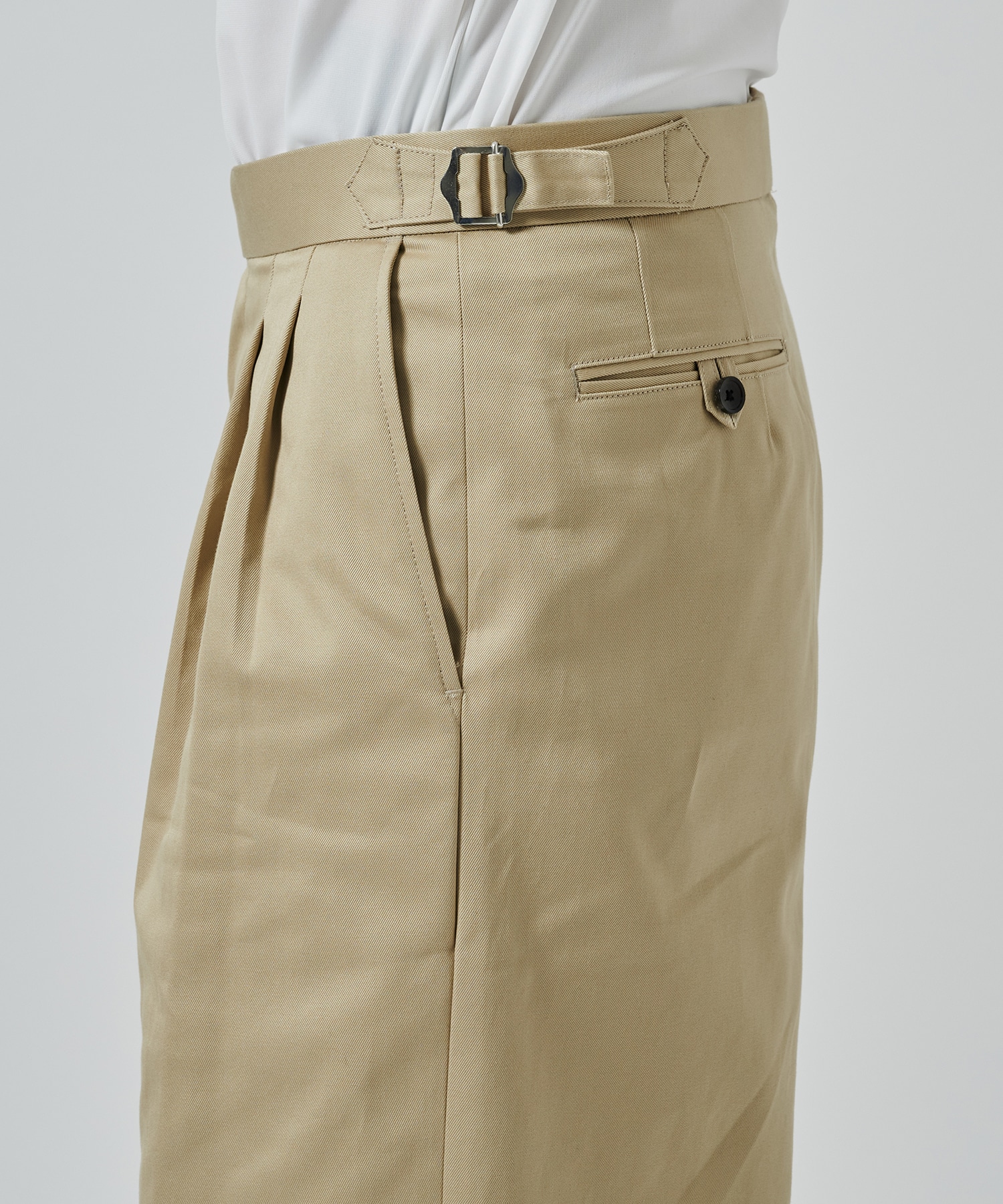 TWO TUCK CROPPED TROUSERS MARKAWARE/marka