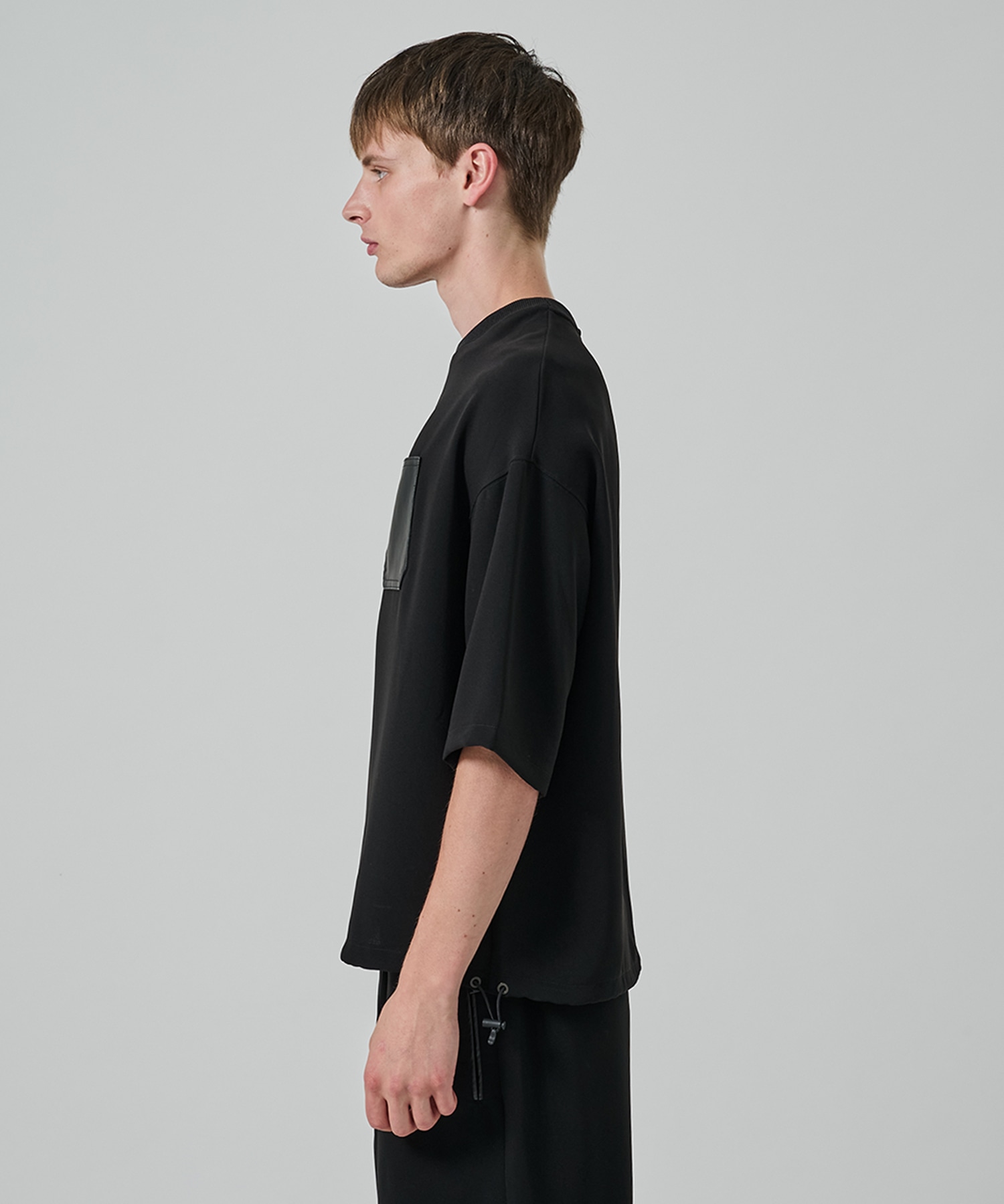 SUMMER ESSENTIAL DRAWCORD TEE STUDIOUS