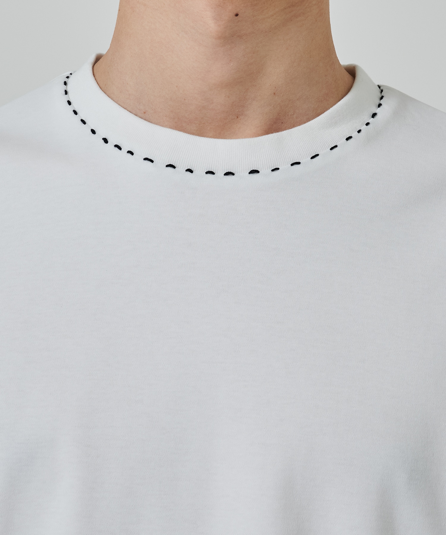 HAND STITCH TEE STUDIOUS