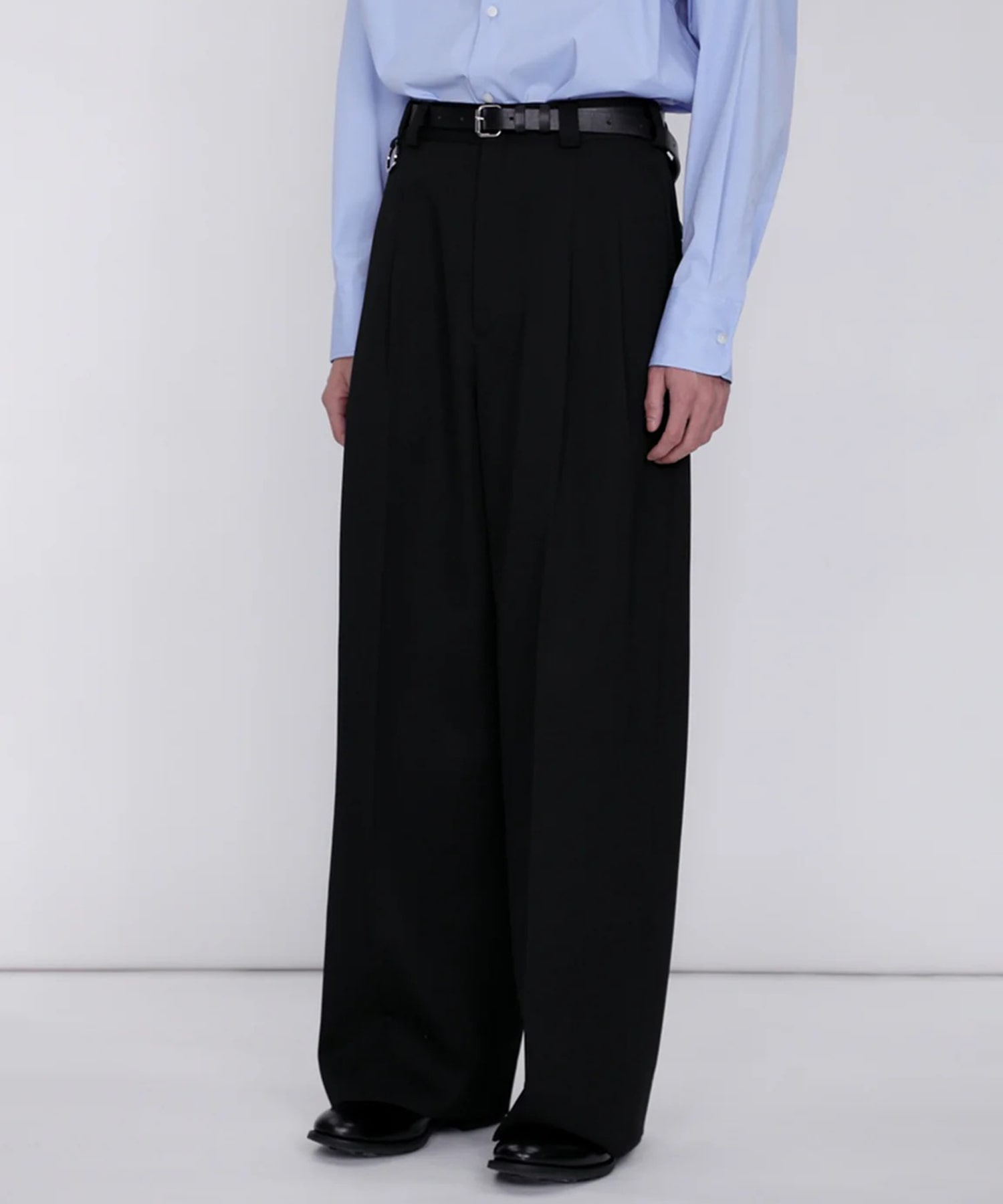 Extra Volumed Tapered Pants th products