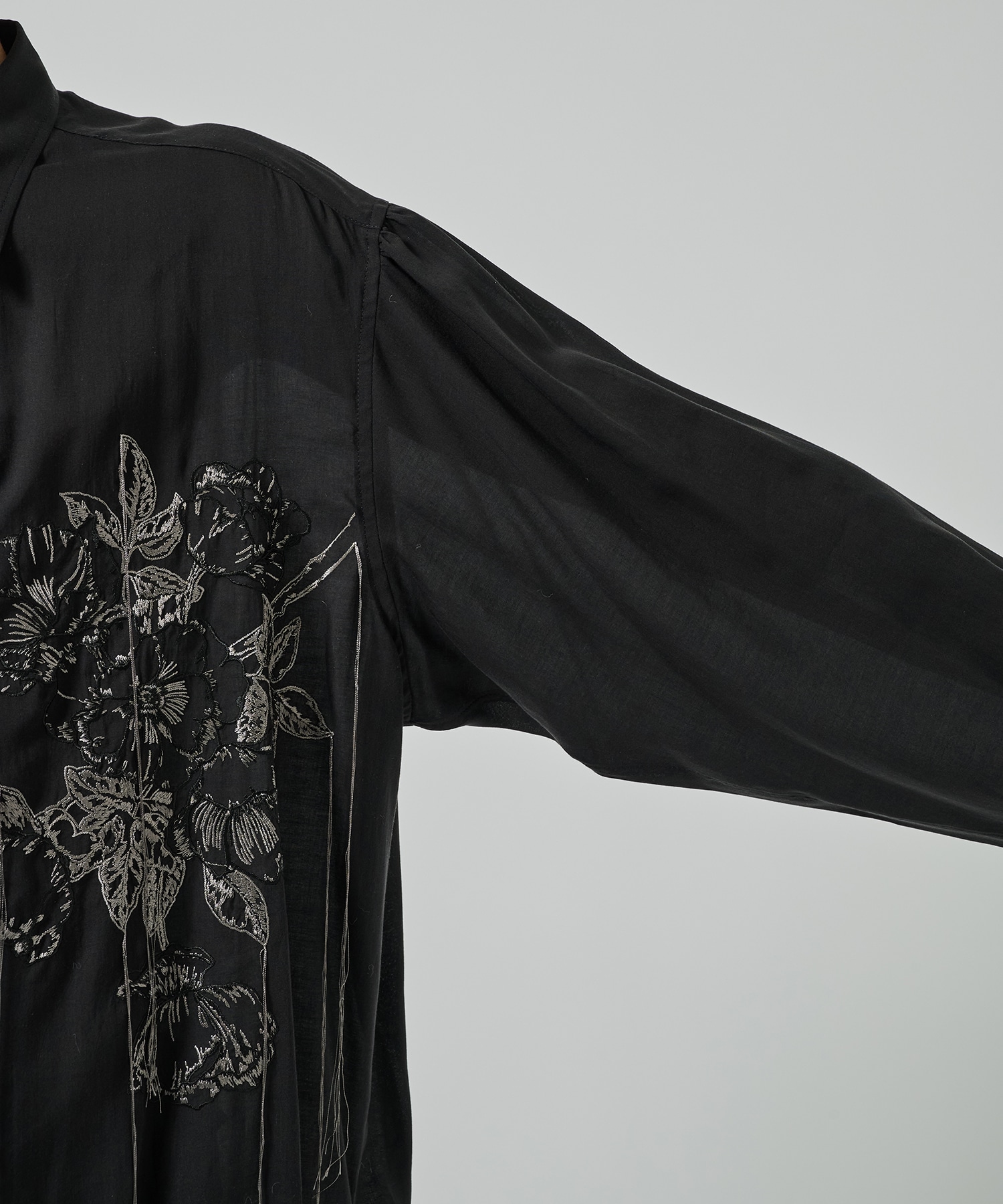 FLOWER STITCH SIDE GATHER SHIRT GroundY