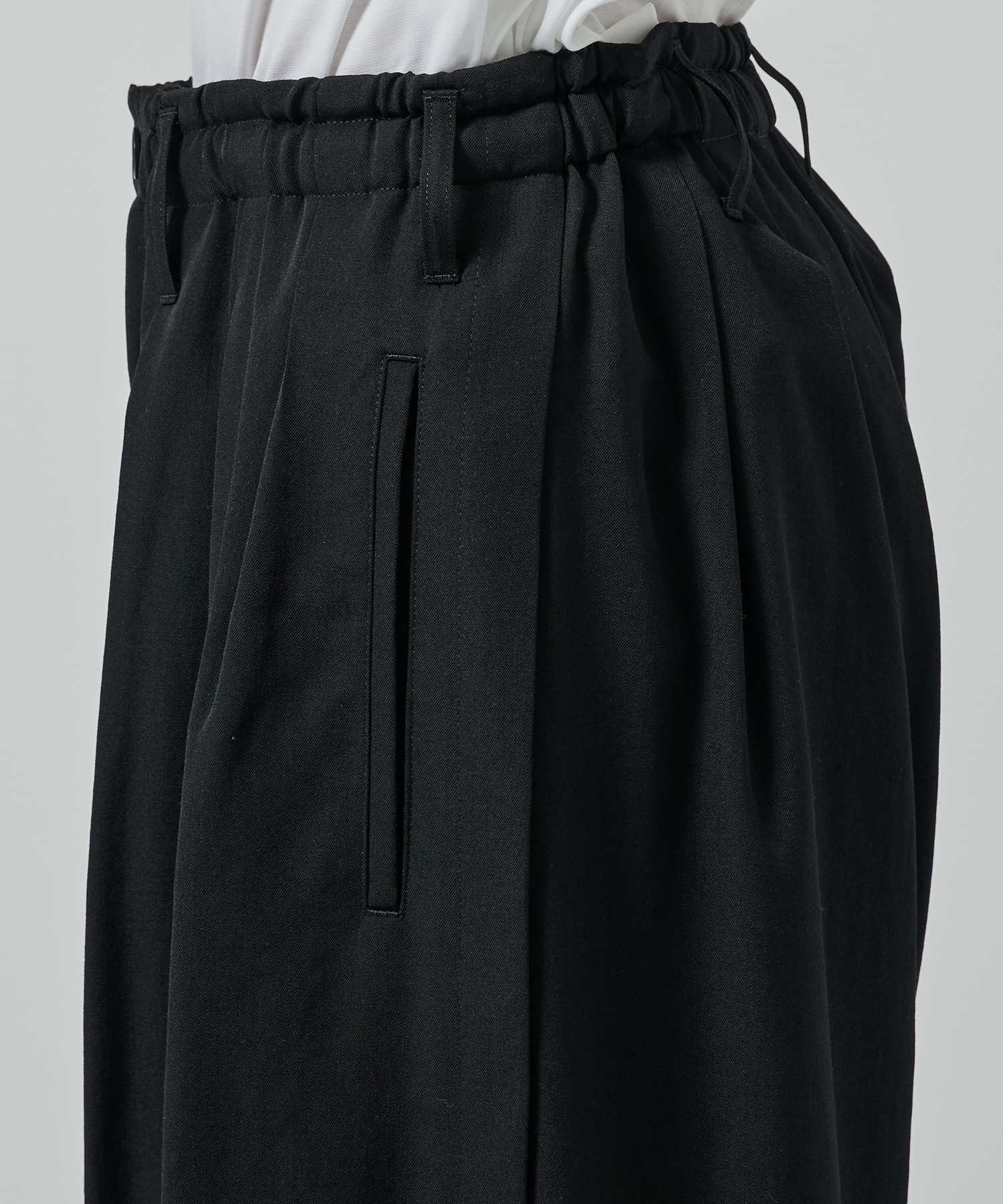 WOOL GABARDINE BALLOON PANTS GroundY