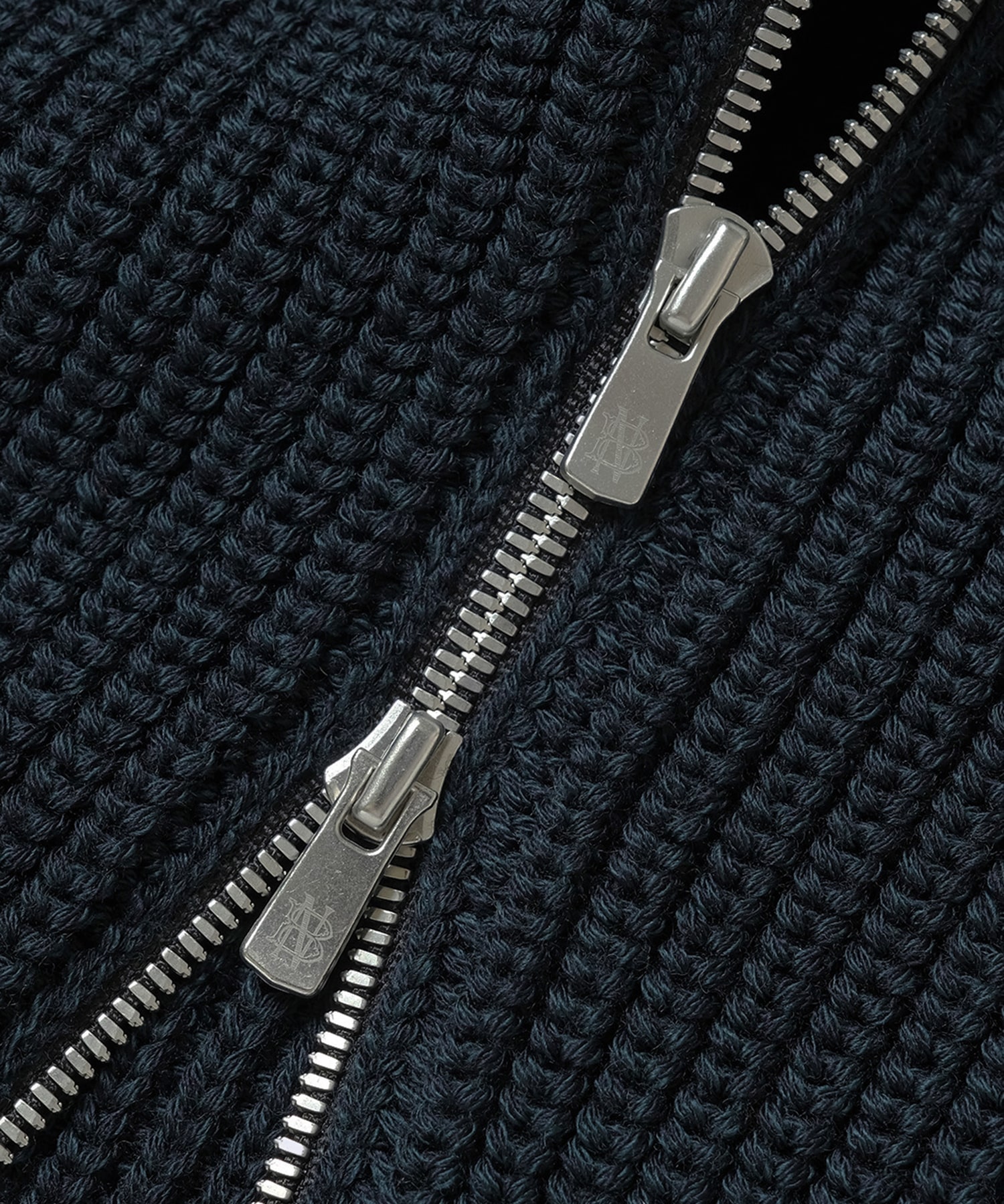 SIGNATURE DRIVERS KNIT BATONER