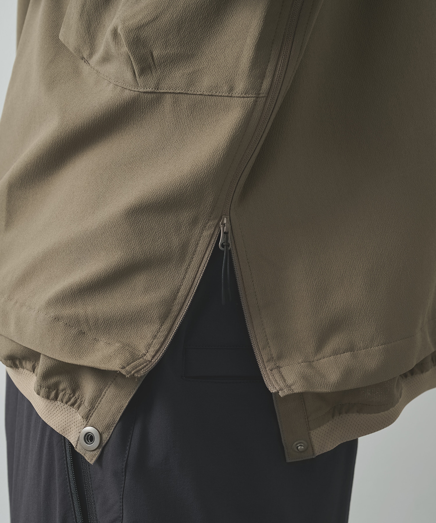THE DEFORMED L/S PULLOVER WITH UTILITY POCKETS POLIQUANT