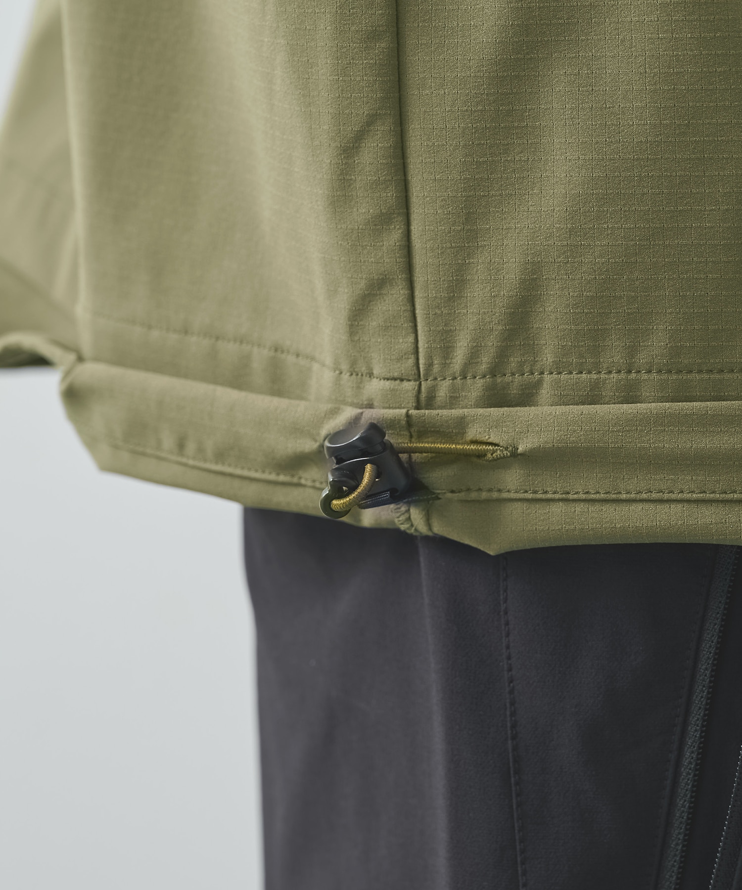 THE DEFORMED S/S PULLOVER WITH UTILITY POCKETS POLIQUANT