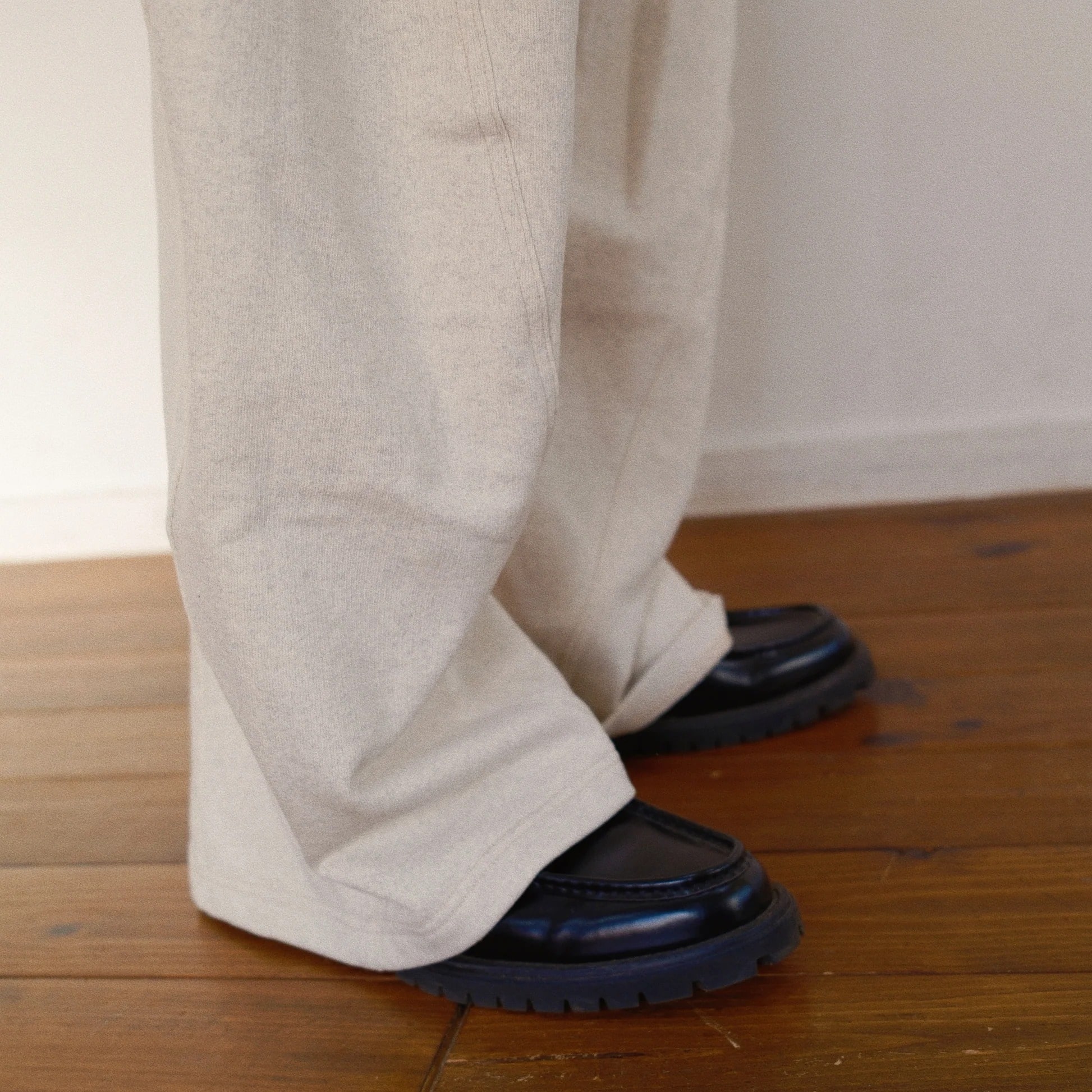 3D cutting sweat pants KHOKI