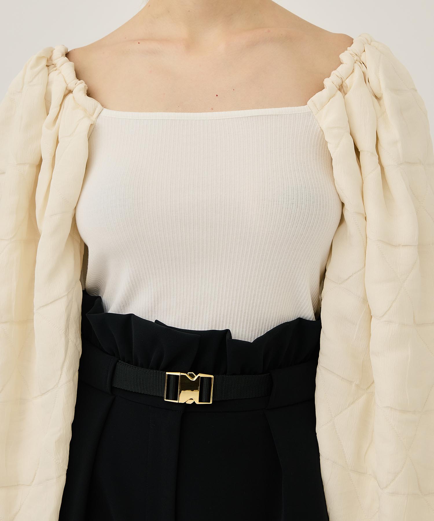 CONFLICTING POWER SLEEVE BLOUSE(FREE WHITE): THINGS THAT MATTER