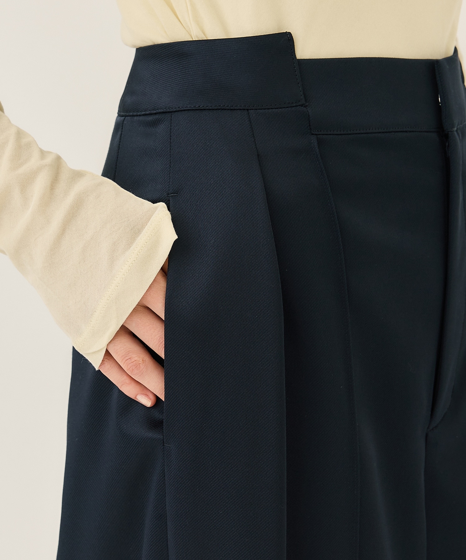 Front Tuck Wide Pants(36 NAVY): IIROT: WOMENS｜ STUDIOUS ONLINE 