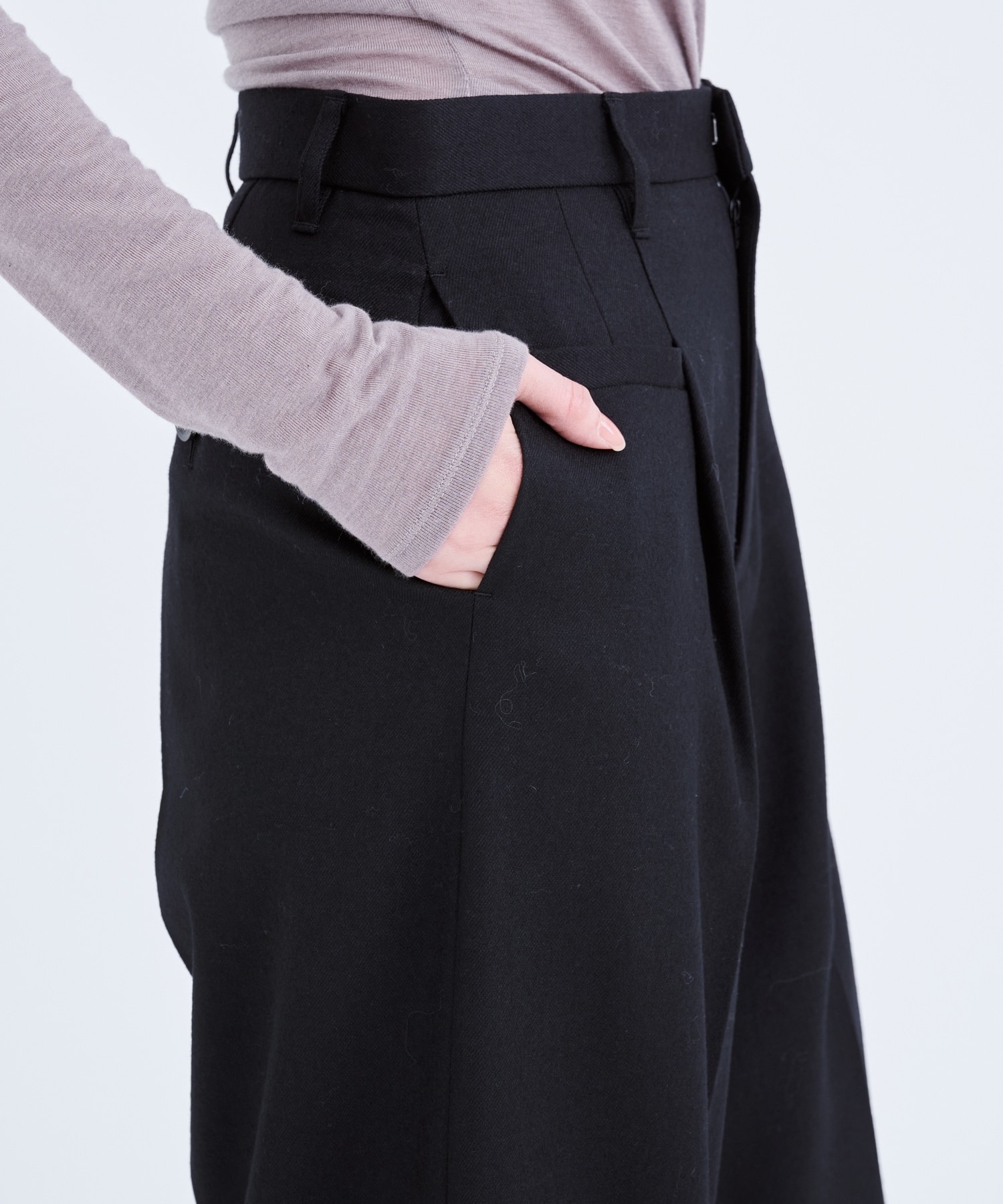 Terese wide tuck Pants BK(1 BLACK): AKIRANAKA: WOMENS｜ STUDIOUS 