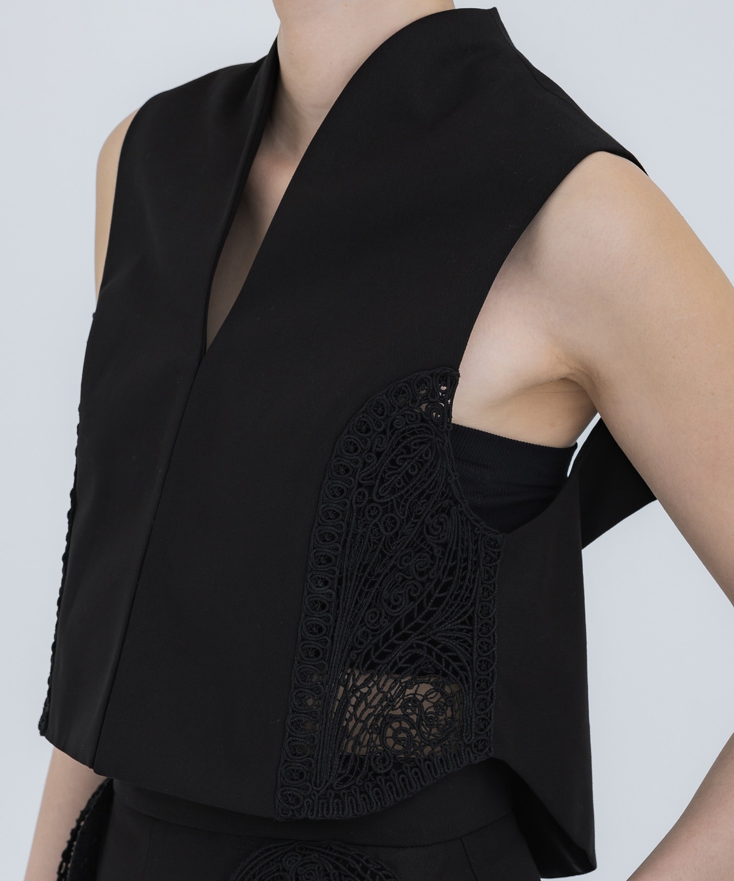 Cording Embroidery Detail Cotton Vest(1 BLACK): Mame Kurogouchi 