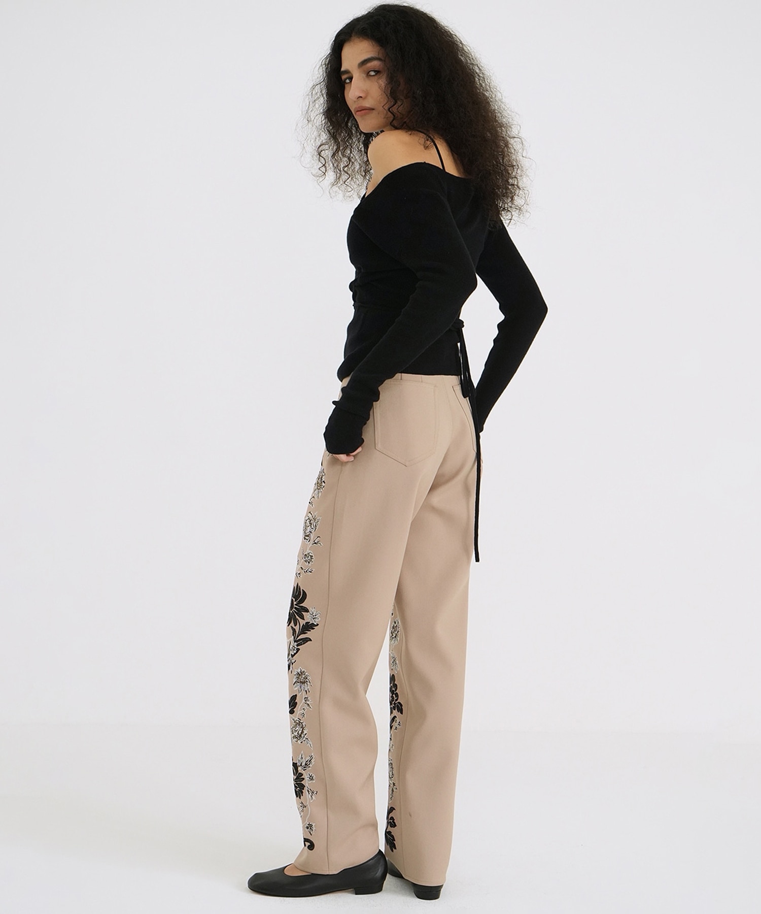 FLOWER EMBROIDERY PANTS CLANE