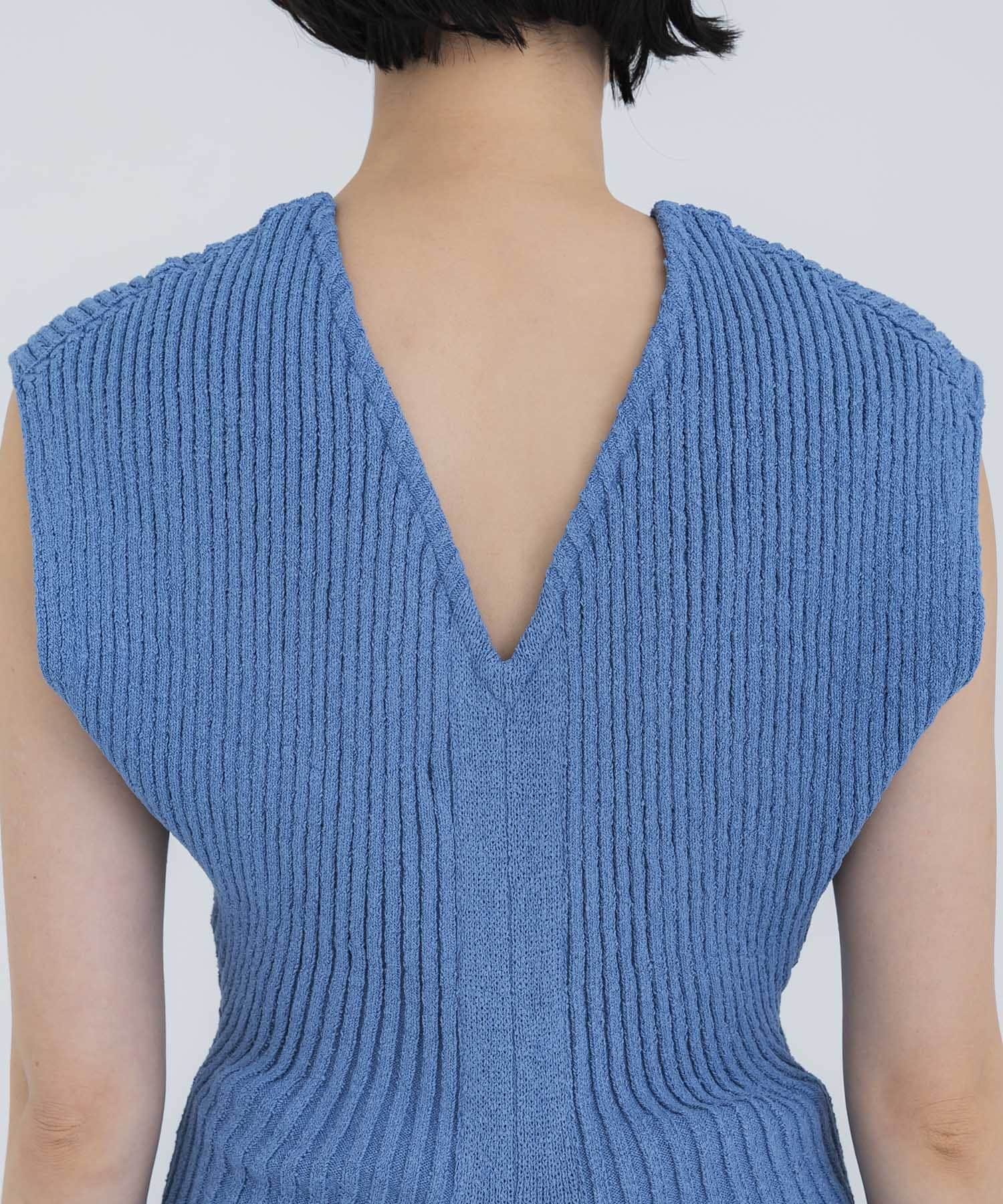 Salla back slit knit Pullover BL AKIRANAKA