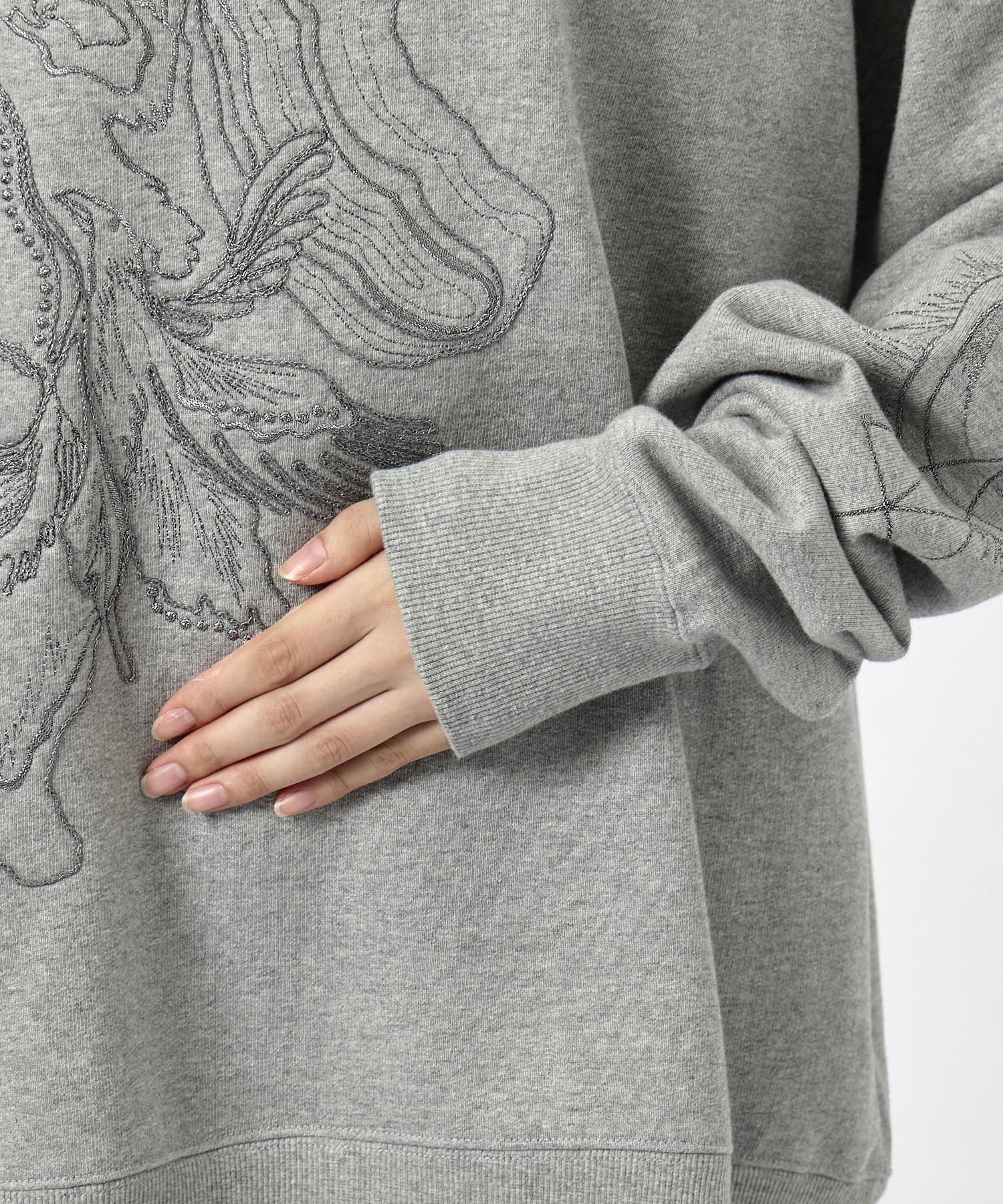 ORB EMBROIDERY SWEAT MUKASA