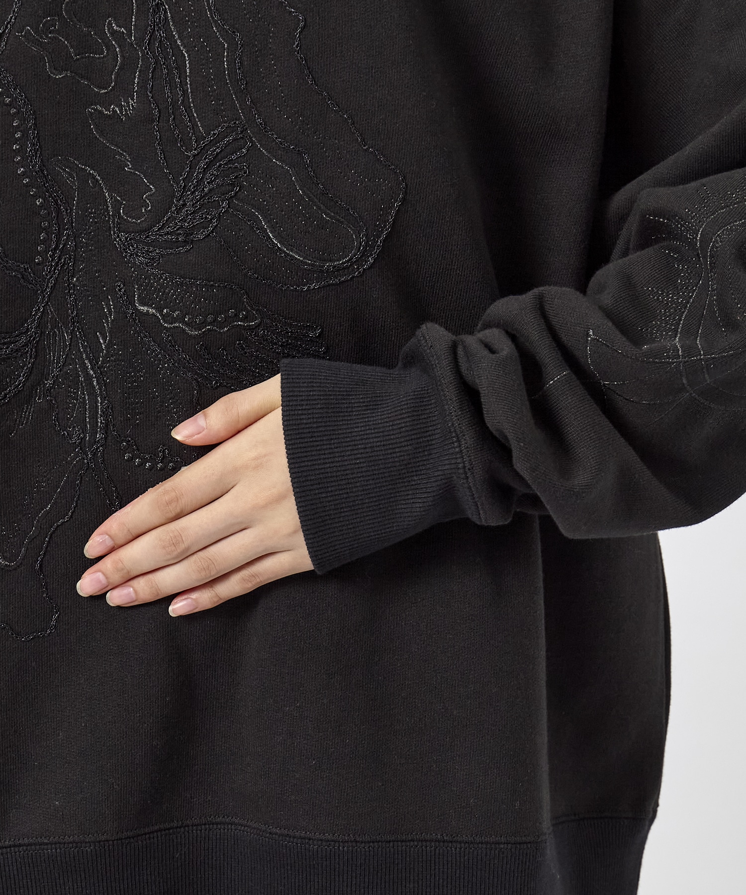 ORB EMBROIDERY SWEAT MUKASA