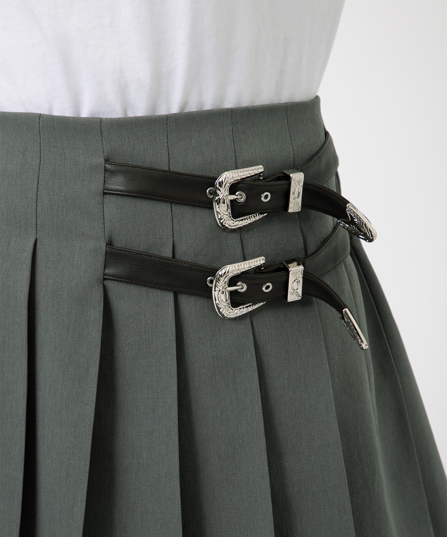 silver buckle pleats skirt tanakadaisuke