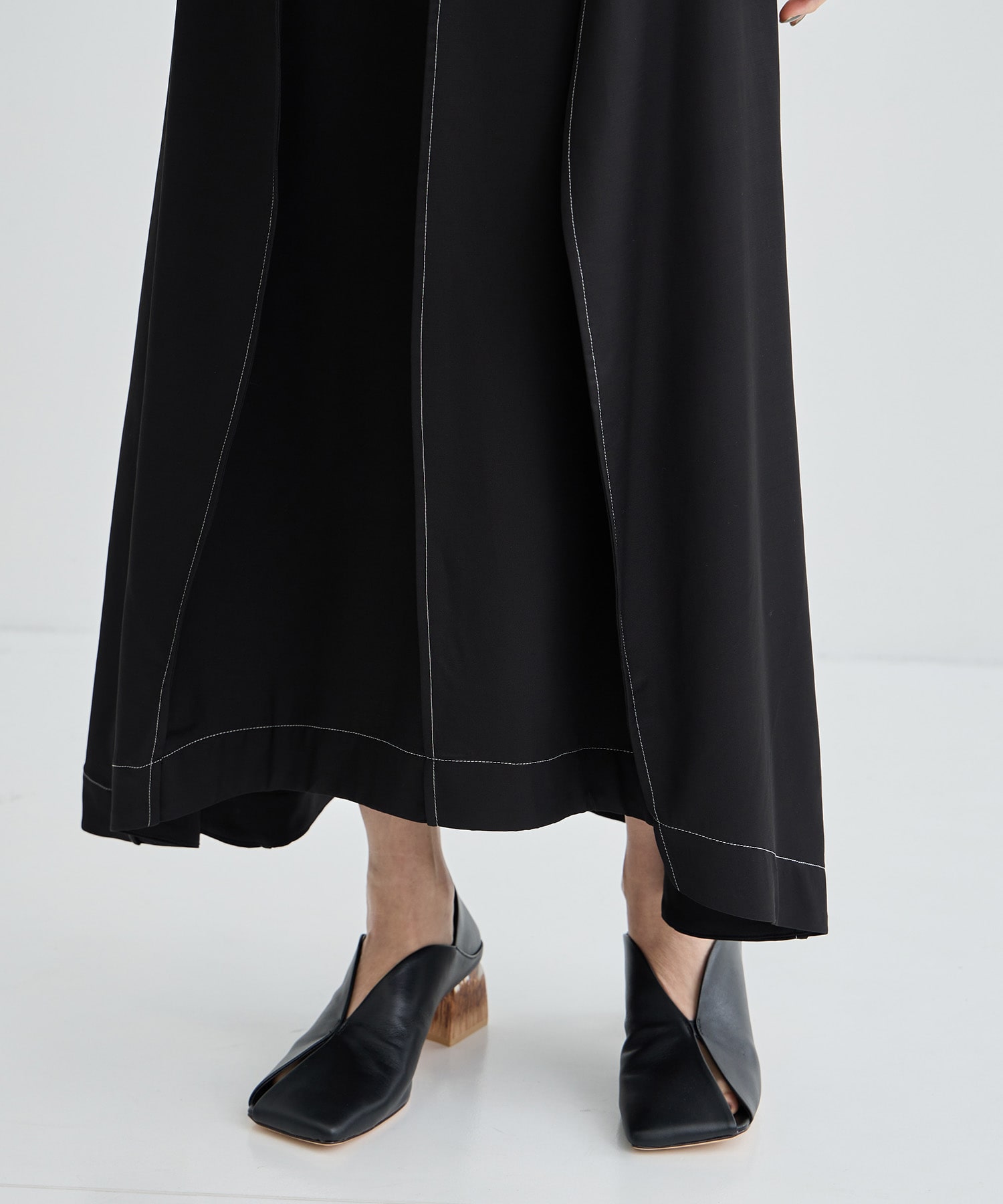 SATIN STITCH SKIRT(36 BLACK): IHNN: WOMENS｜ STUDIOUS ONLINE公式通販サイト