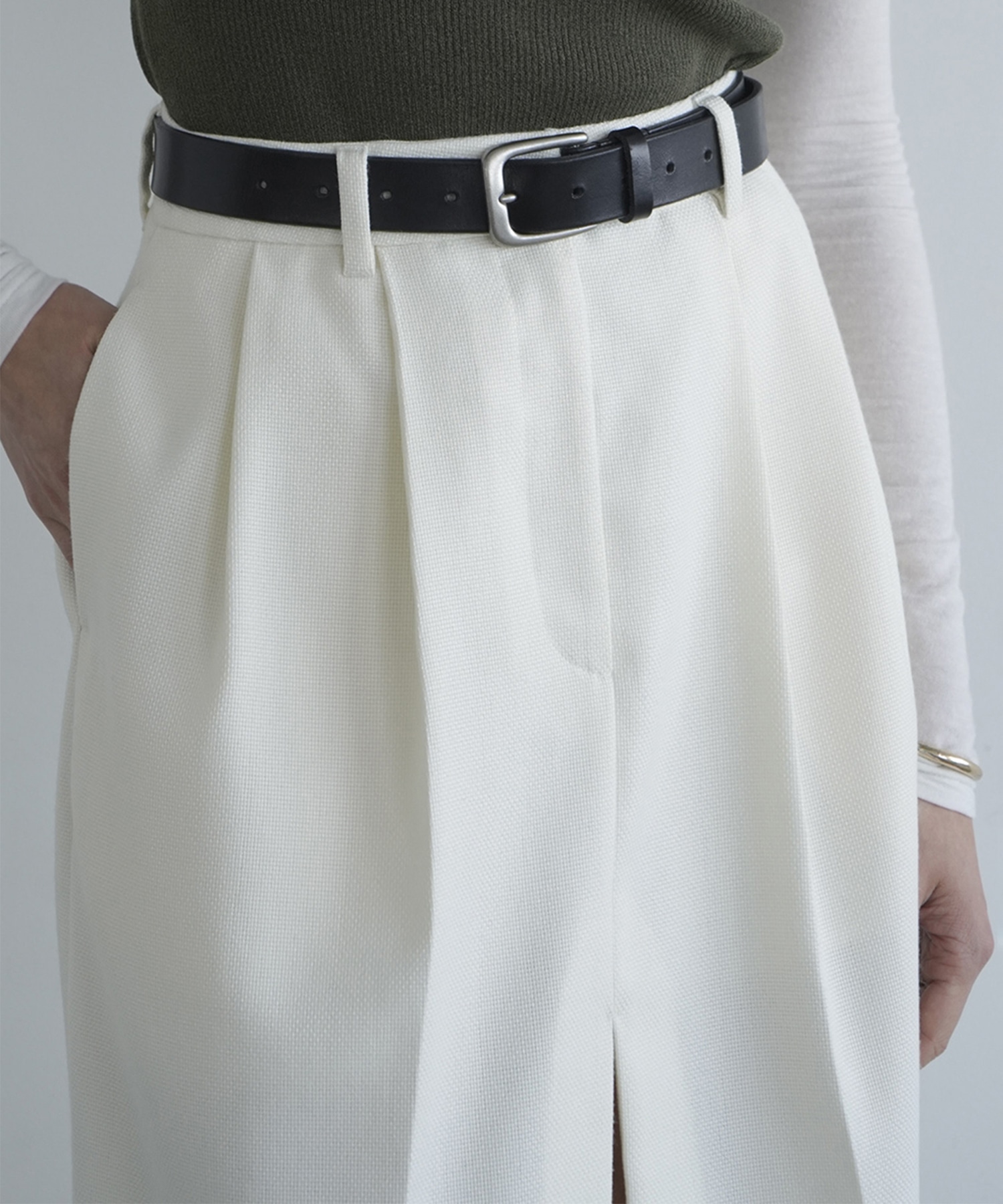 FRONT SLIT TUCK SKIRT CLANE