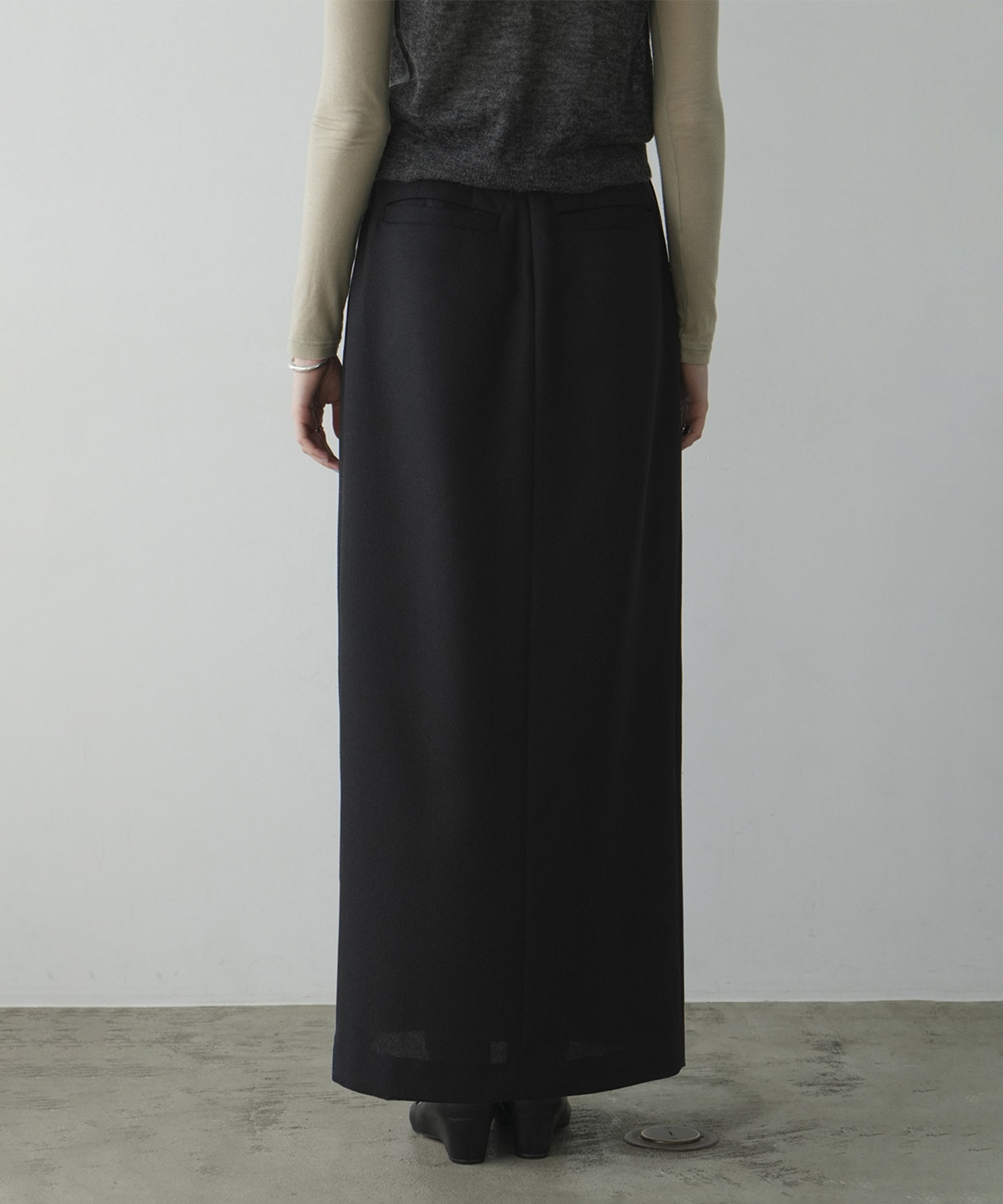 FRONT SLIT TUCK SKIRT CLANE