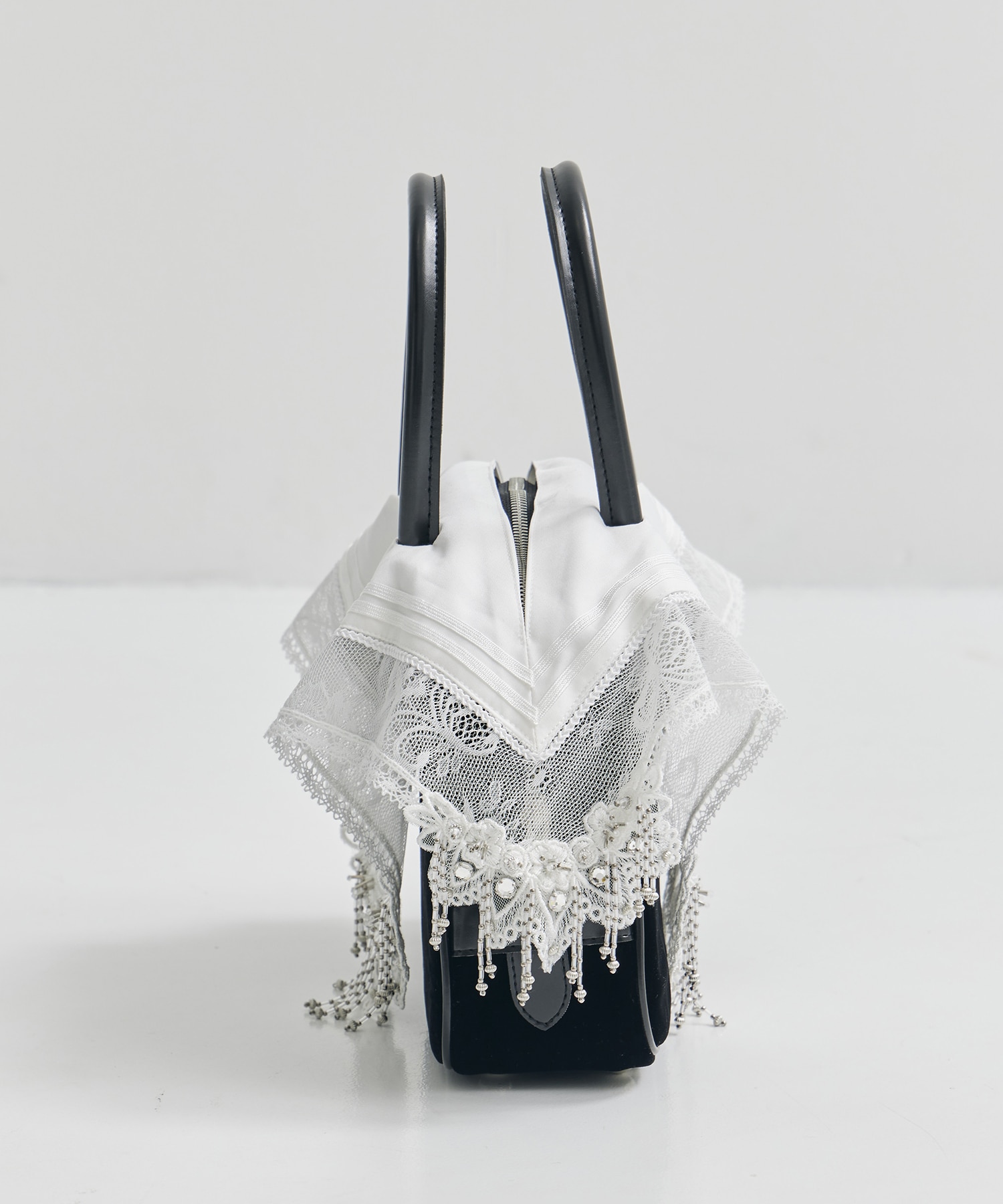 White handkerchief handbag tanakadaisuke